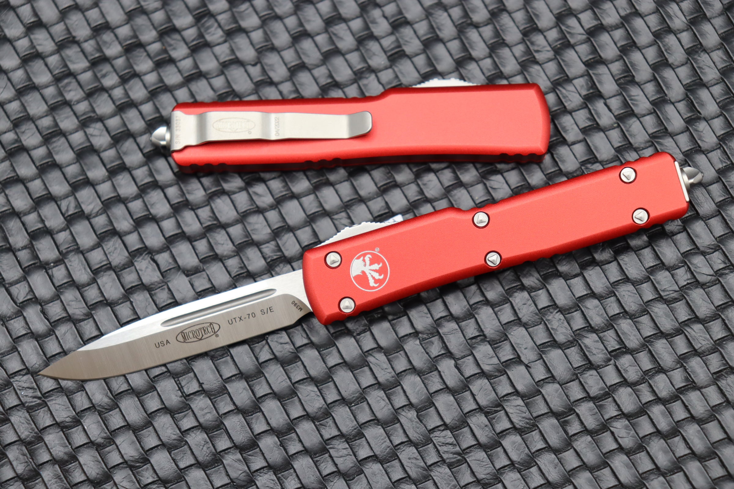 Microtech UTX-70 Single Edge Satin Standard & Red 148-4RD