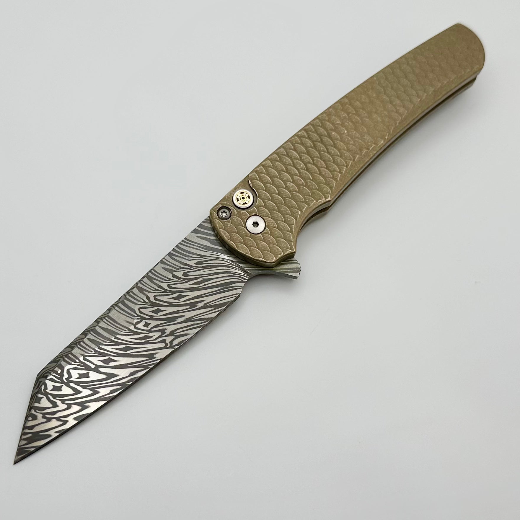 Pro-Tech Malibu Distressed AlBronze “Dragon Scale” Handle w/ Mosaic Button & Mike Irie Hand Ground Damasteel Reverse Tanto Blade Show Atlanta 2024 Blemish