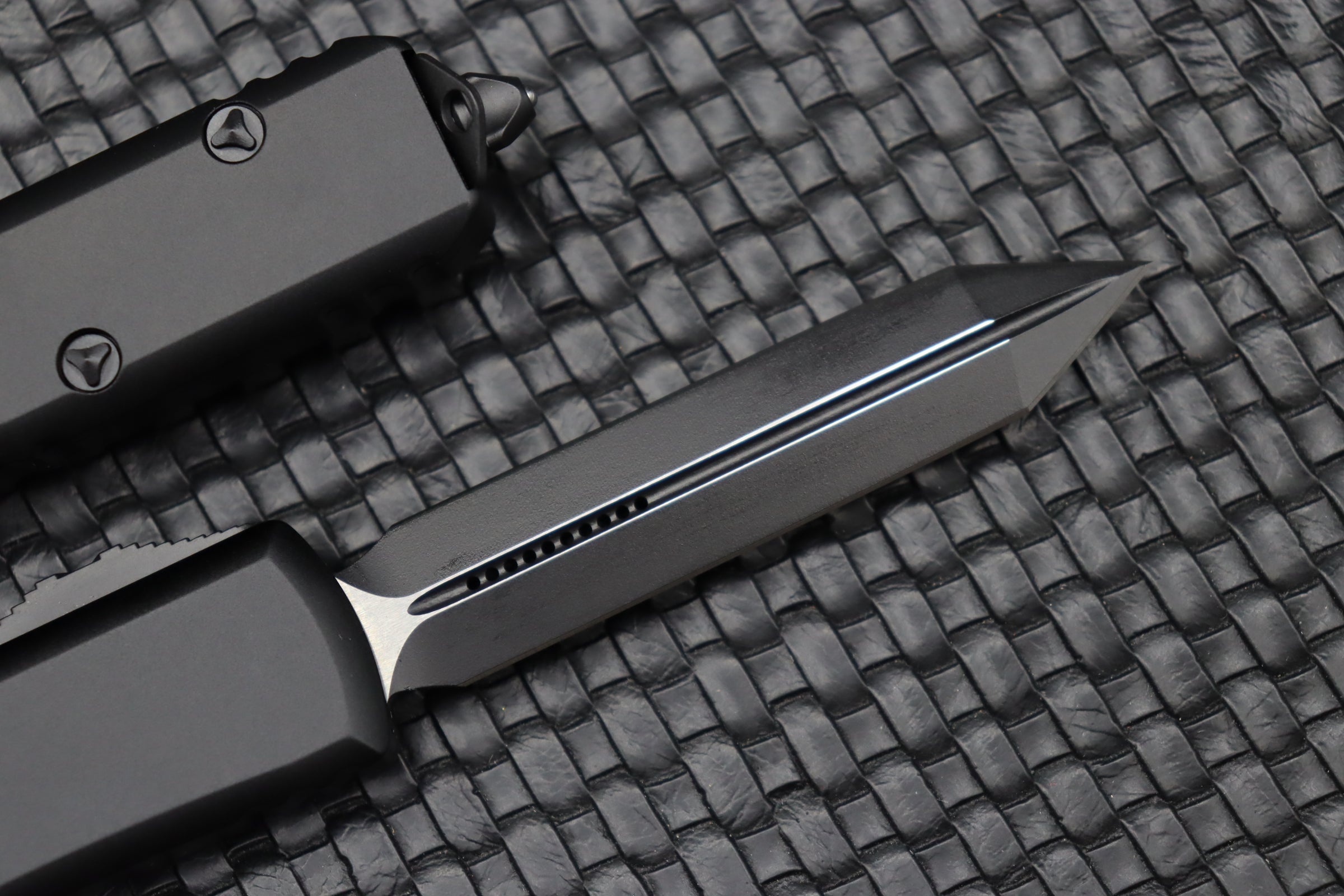 Microtech UTX-85 Spartan Black Tactical 230-1T