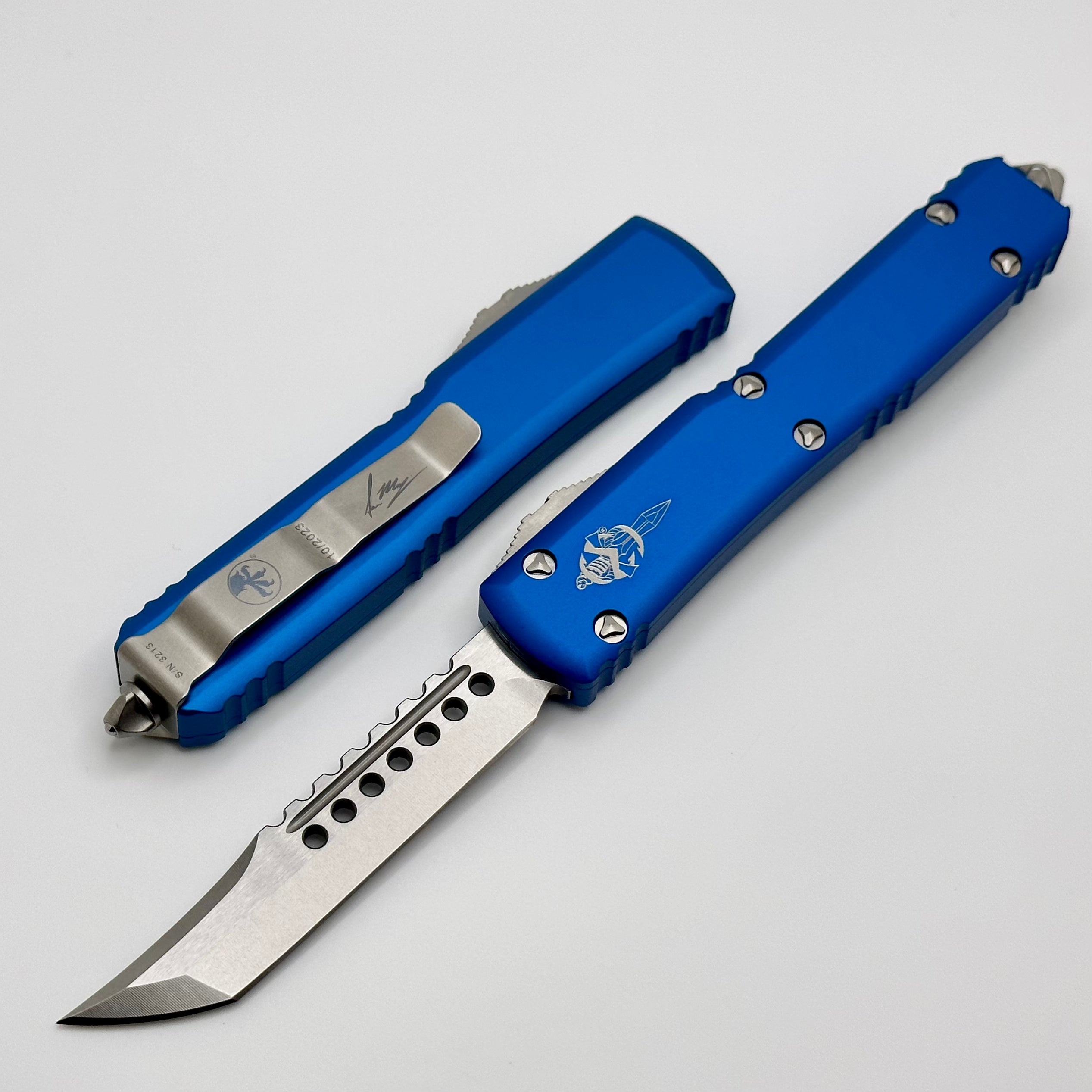 Microtech Ultratech Hellhound Stonewash Standard & Blue Signature Series 119-10BLS