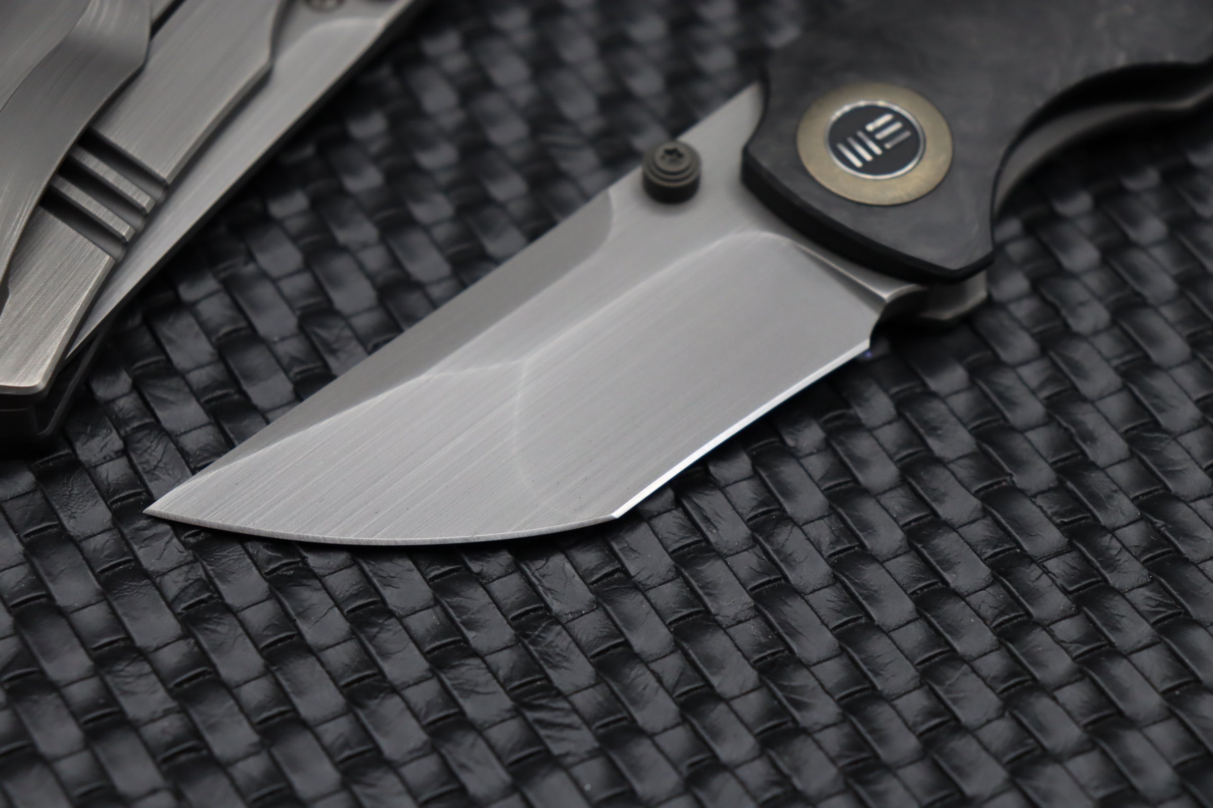 We Knife Co Thug Carbon Fiber & Hand Rubbed 20CV 2103C