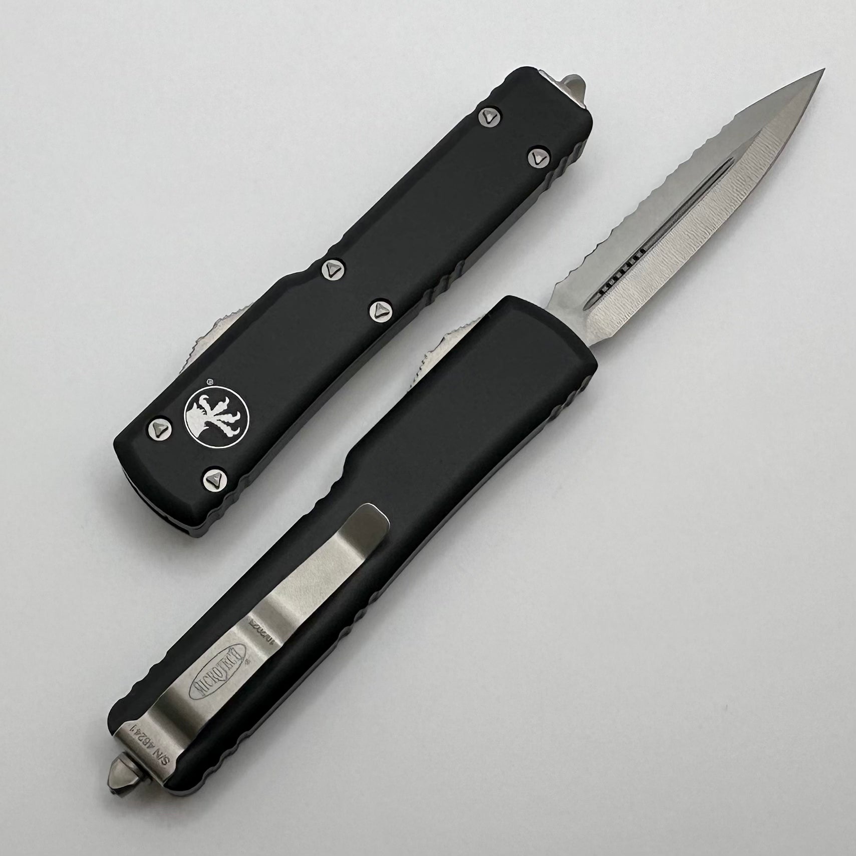 Microtech UTX-70 Double Edge Full Serrated Stonewash & Black 147-12