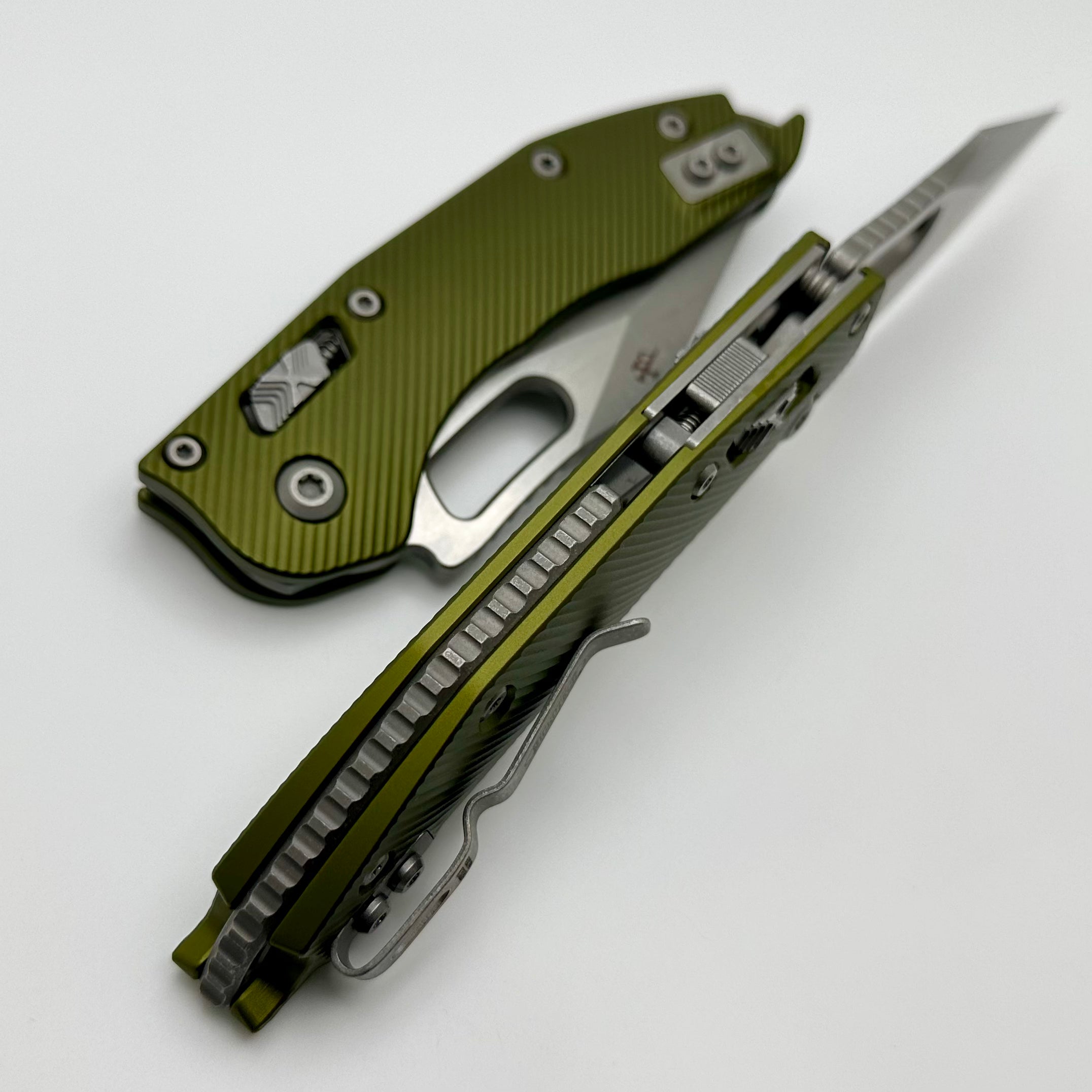 Microtech Knives Manual Stitch RAM LOK Fluted OD Green Aluminum & Partial Serrated M390MK Apocalyptic Standard 169RL-11APFLOD