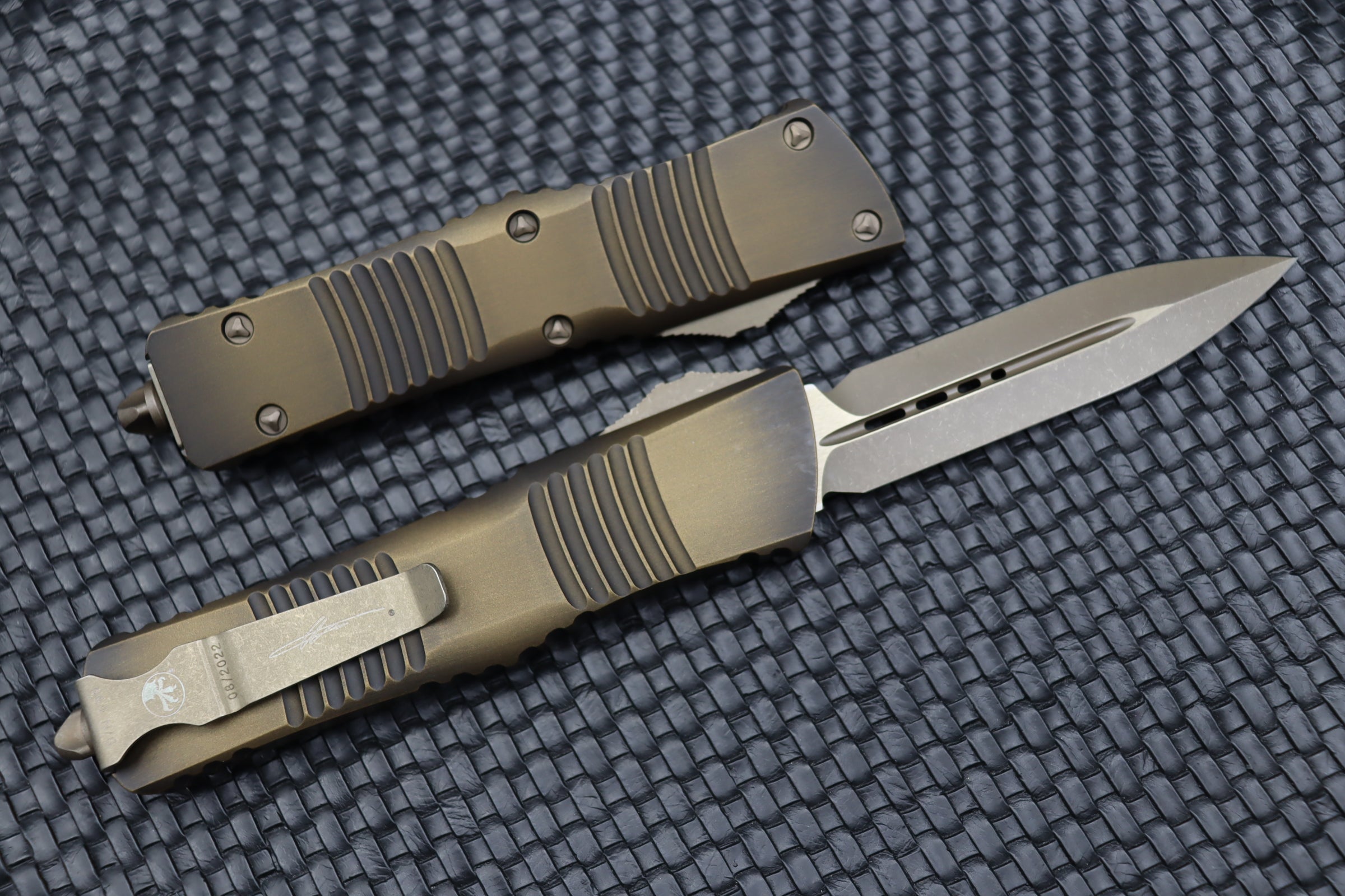 Microtech Combat Troodon Antique Bronze w/ Double Edge Bronze Apocalyptic 142-13APABS