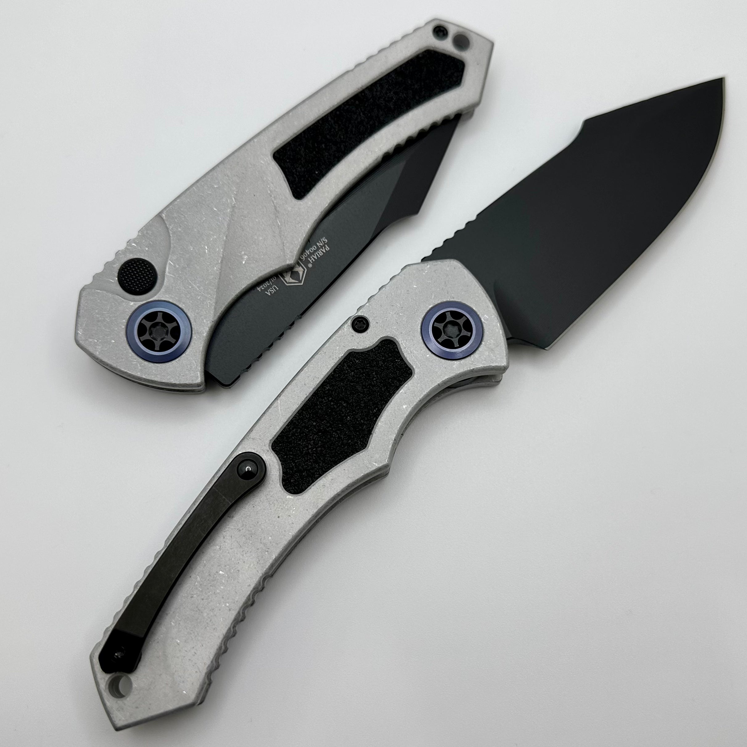 Heretic Knives Pariah Auto Blizzard Worn & Cerakote MagnaCut w/ Black Hardware & Blue Accents H048-4A-BLZ