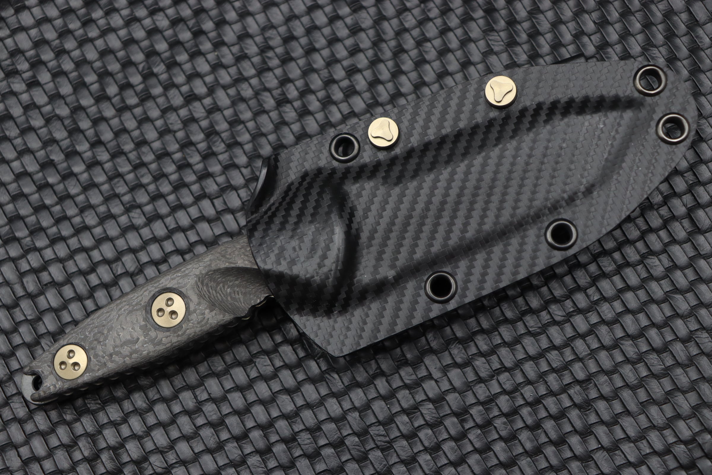 Microtech Socom Alpha Mini Tanto Fully Serrated Black DLC & Carbon Fiber 114M-3DLCCFS