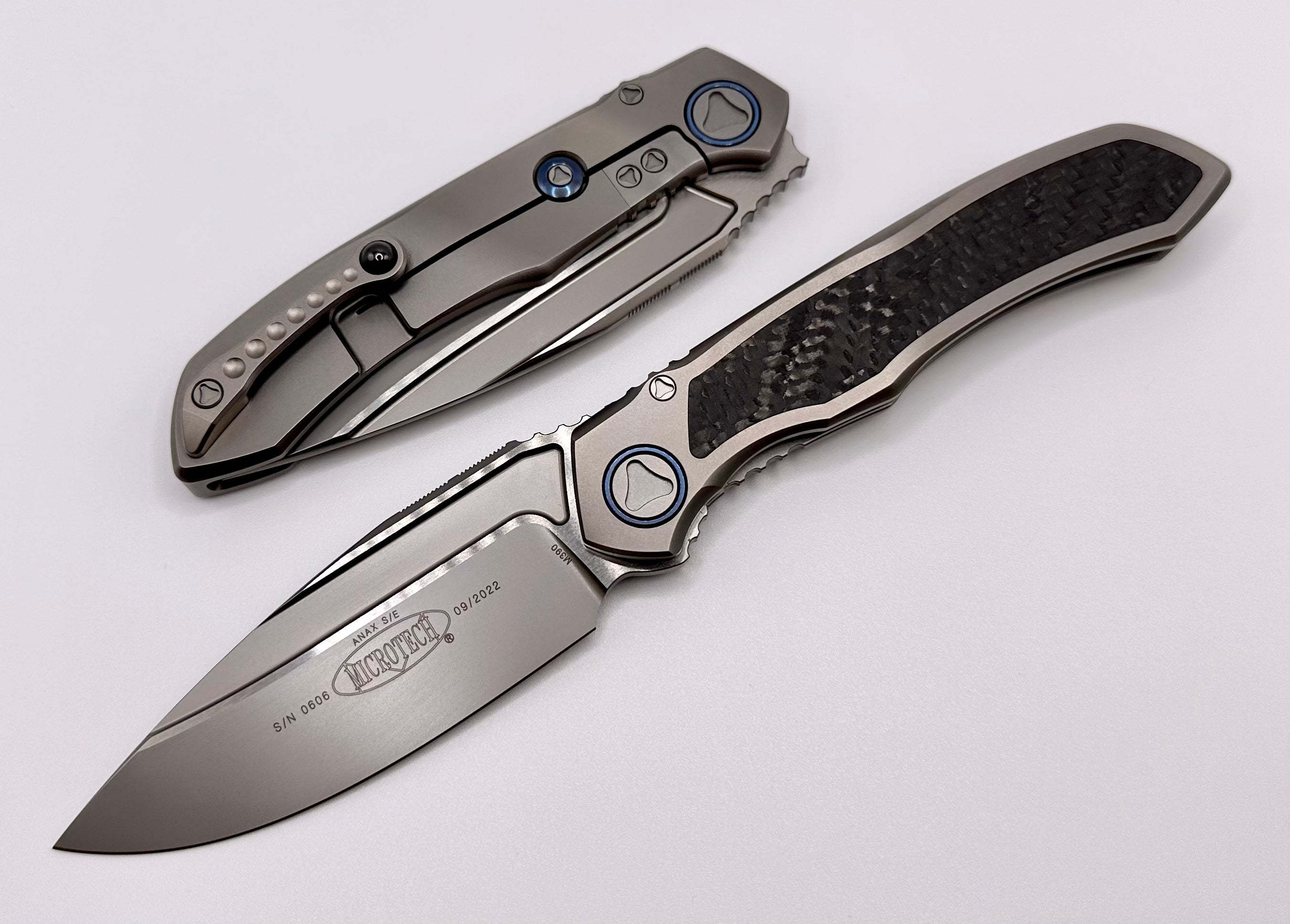 Microtech ANAX Titanium Bead Blast Standard w/ Blue Titanium Pivot Collar & Carbon Fiber Inlay 190C-7CFITI