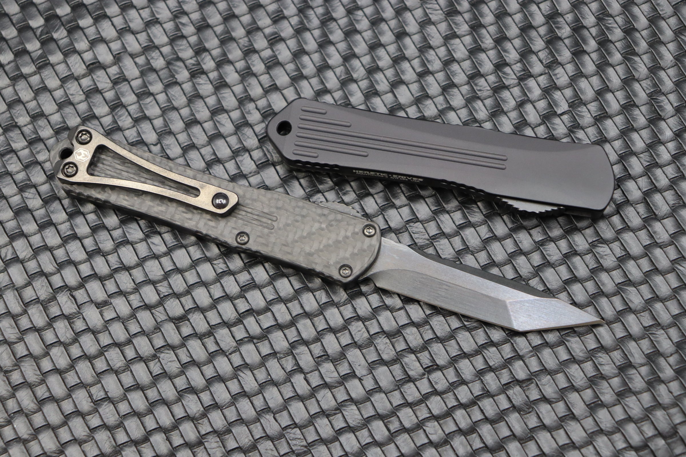 Heretic Knives Manticore S Tanto Black & Carbon Fiber