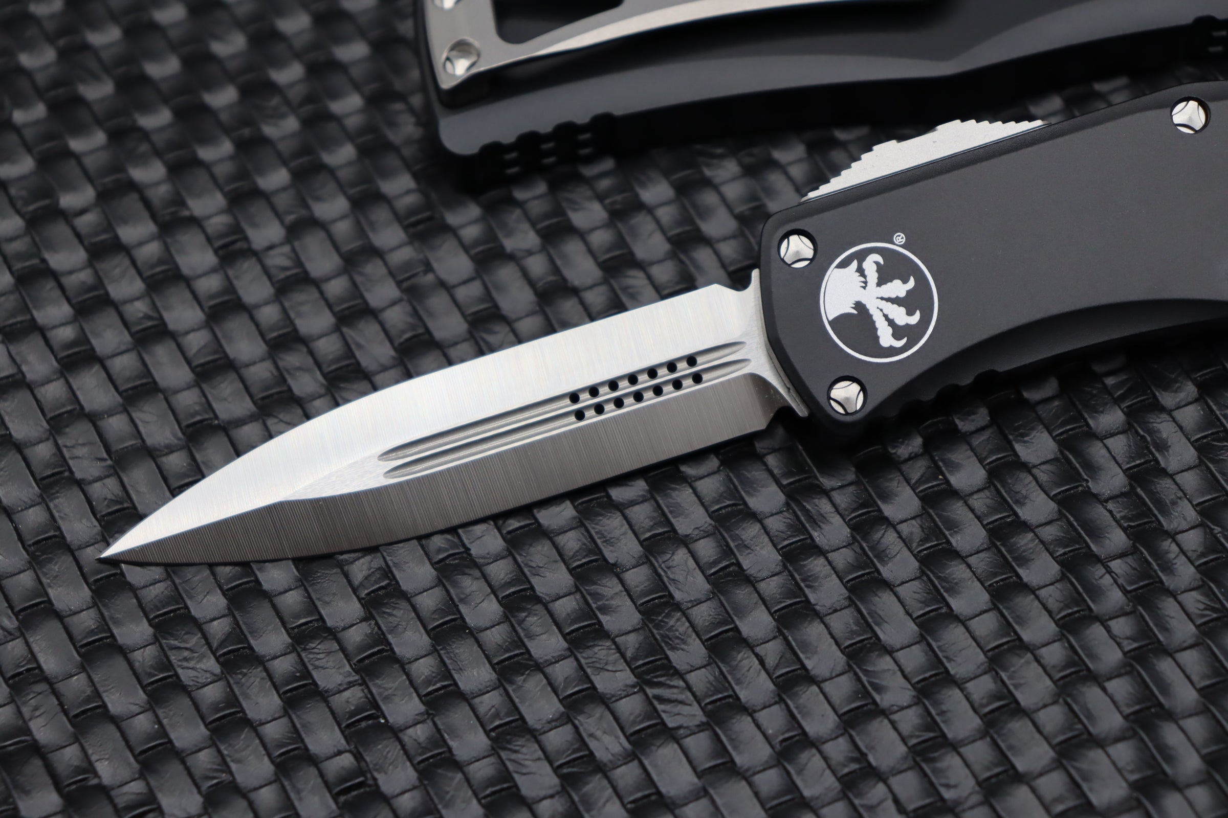 Microtech Hera Double Edge Satin Standard & Black 702-4