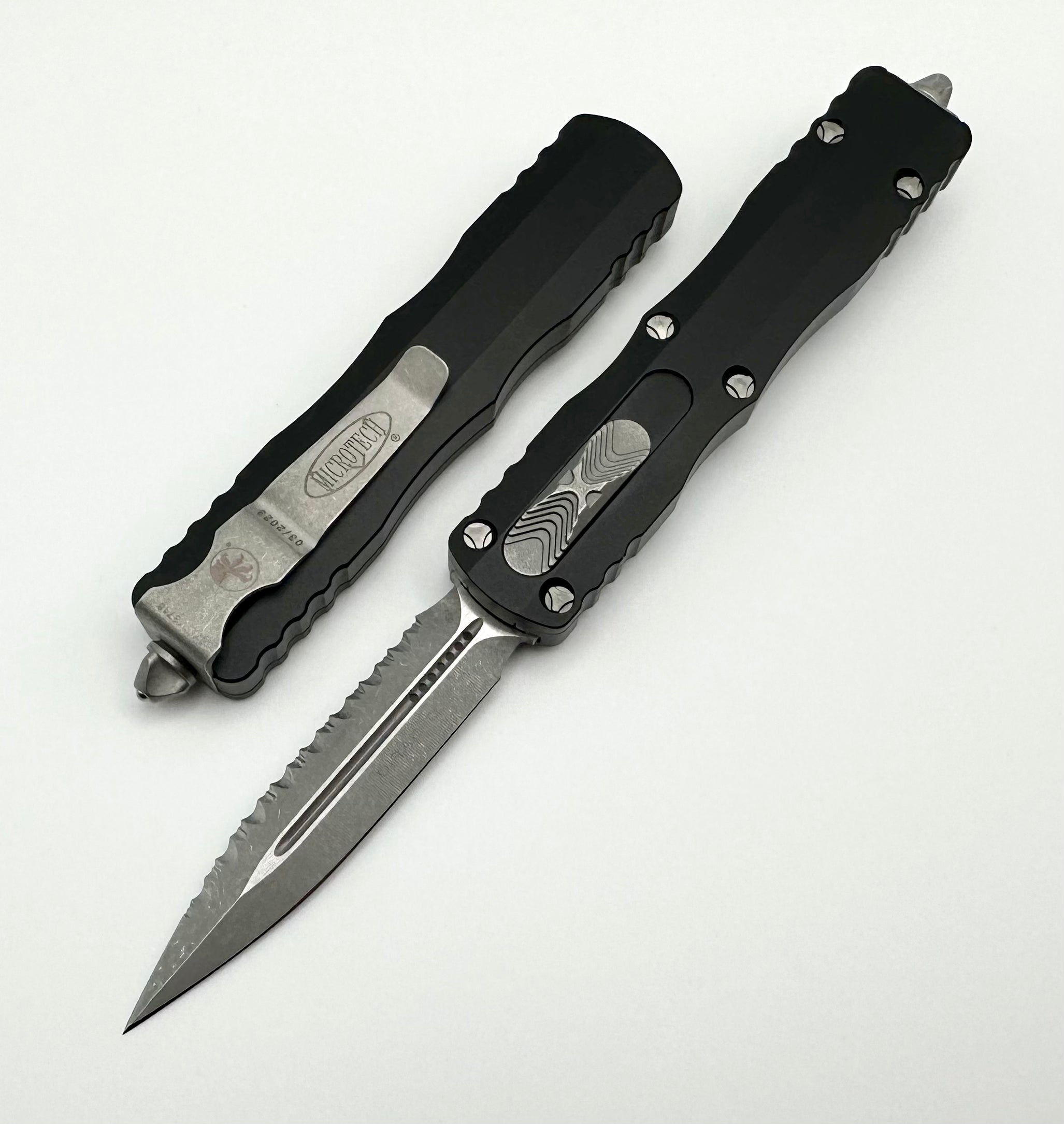 Microtech Dirac D/E Apocalyptic Full Serrated & Black 225-12AP