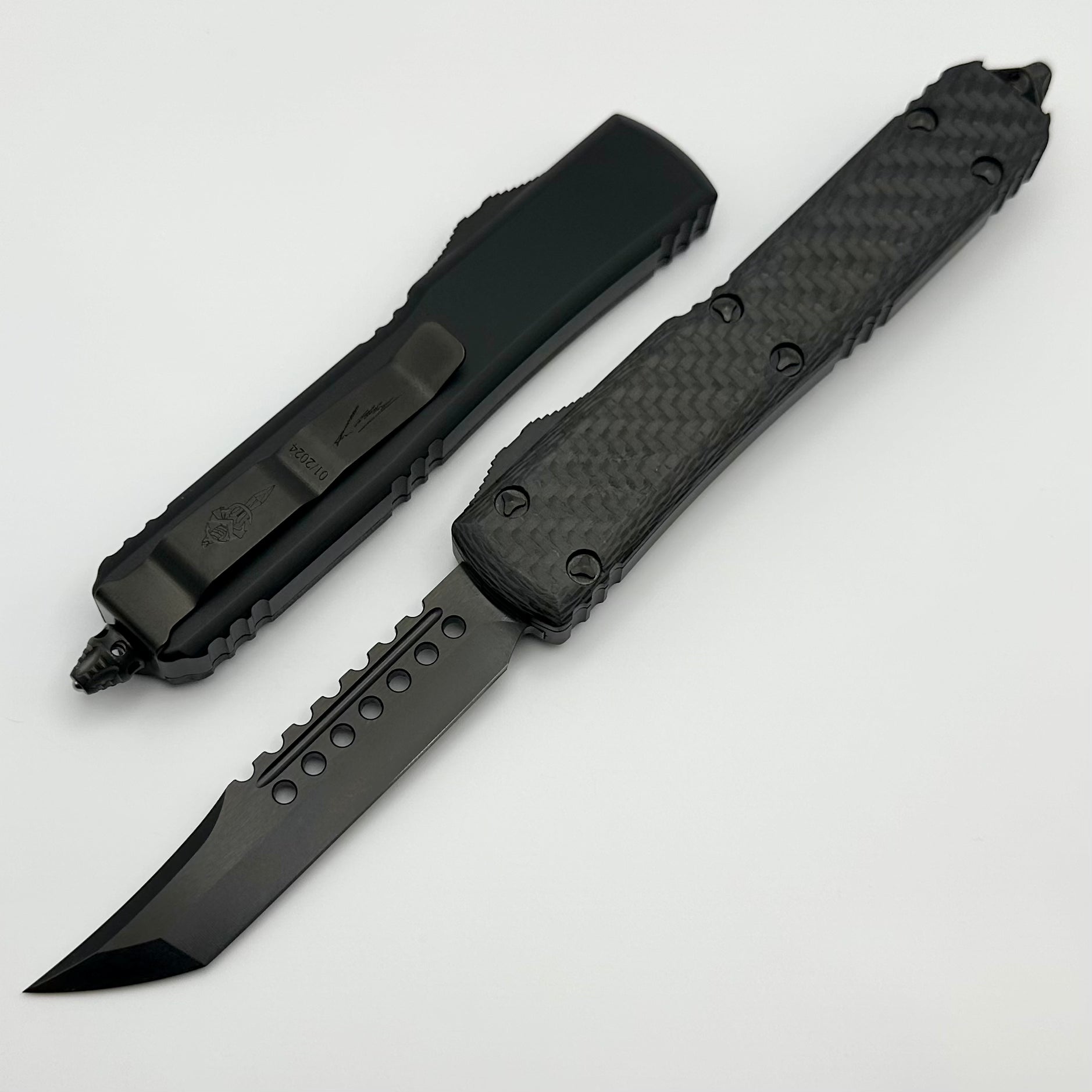 Microtech Ultratech Hellhound DLC Shadow w/ Carbon Fiber Top Signature Series 119-1DLCTCFSH