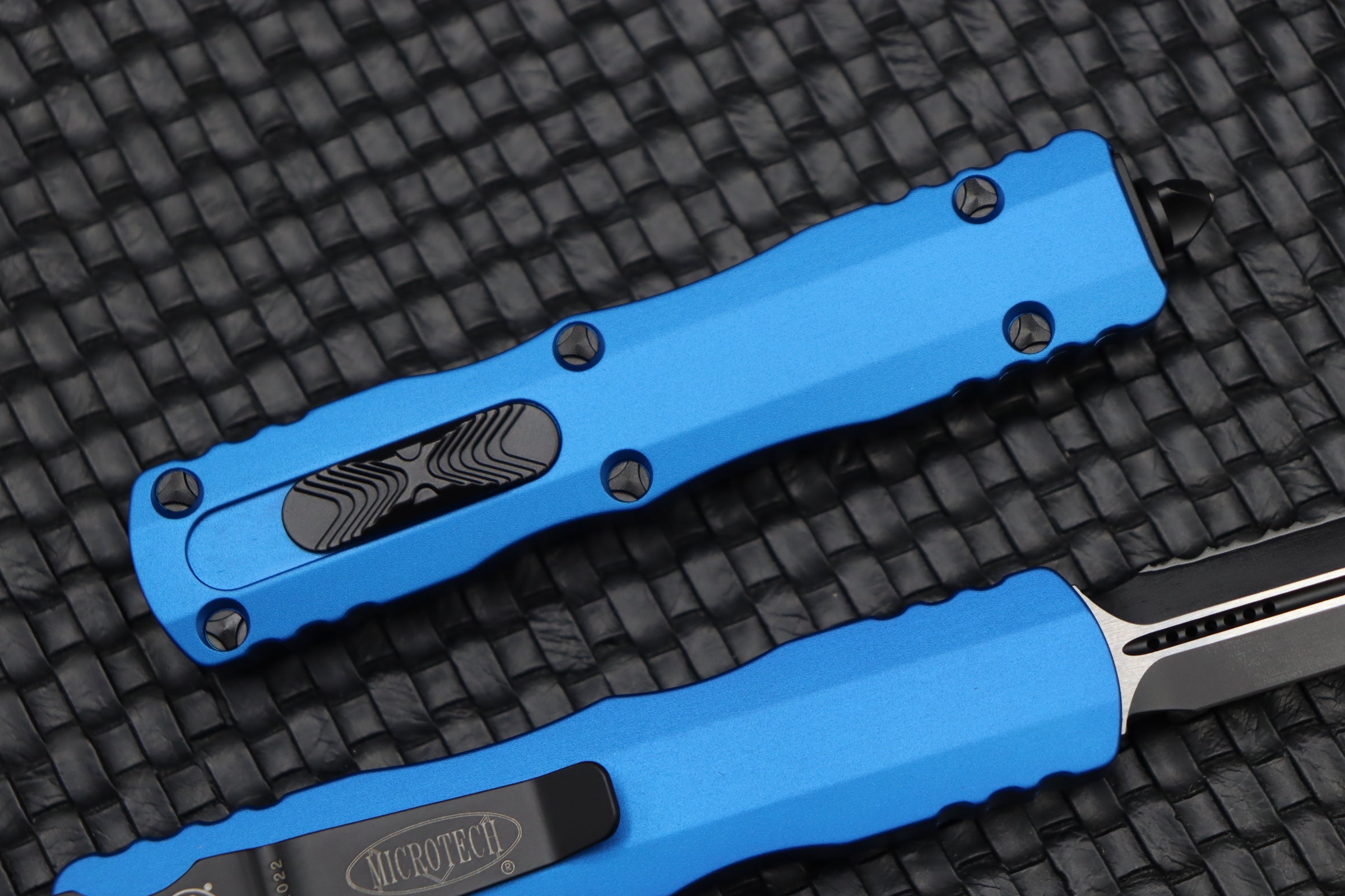 Microtech Dirac Double Edge Fully Serrated & Blue 225-3BL