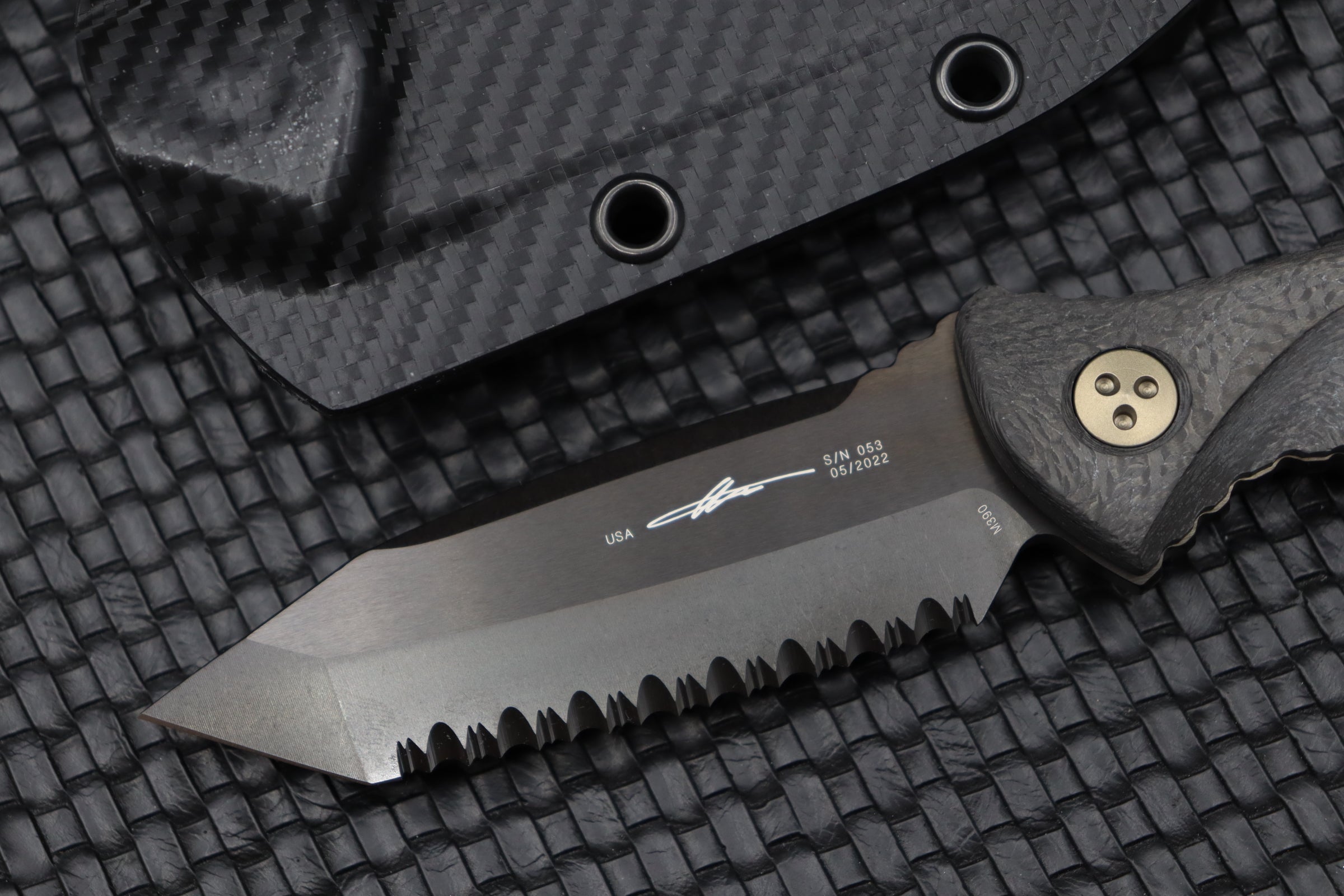 Microtech Socom Alpha Mini Tanto Fully Serrated Black DLC & Carbon Fiber 114M-3DLCCFS