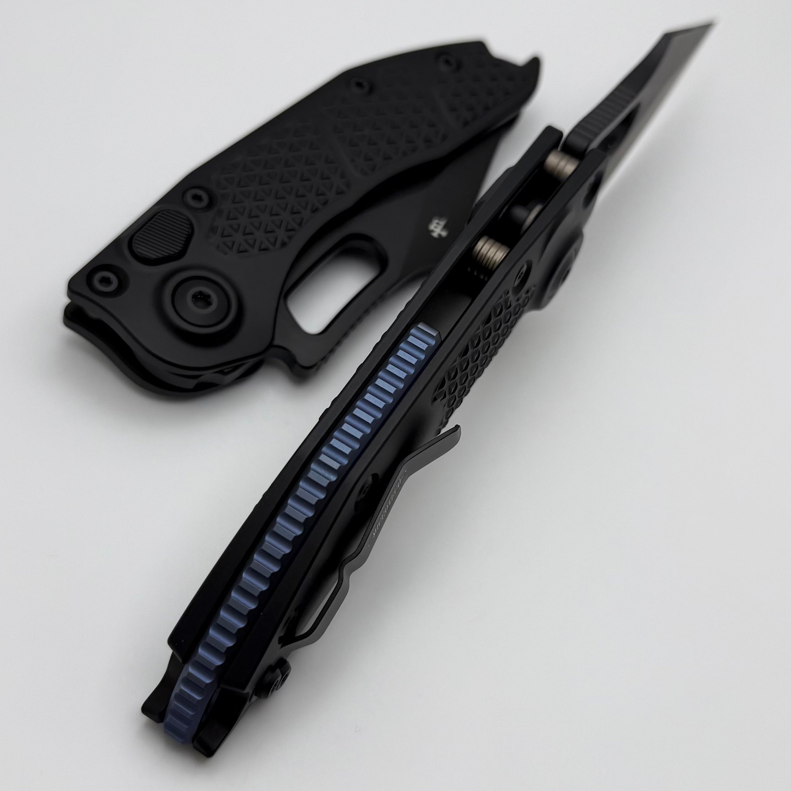 Microtech Borka Stitch Single Edge Black Standard w/ Blue Titanium Backspacer 169-1BK-A1TI