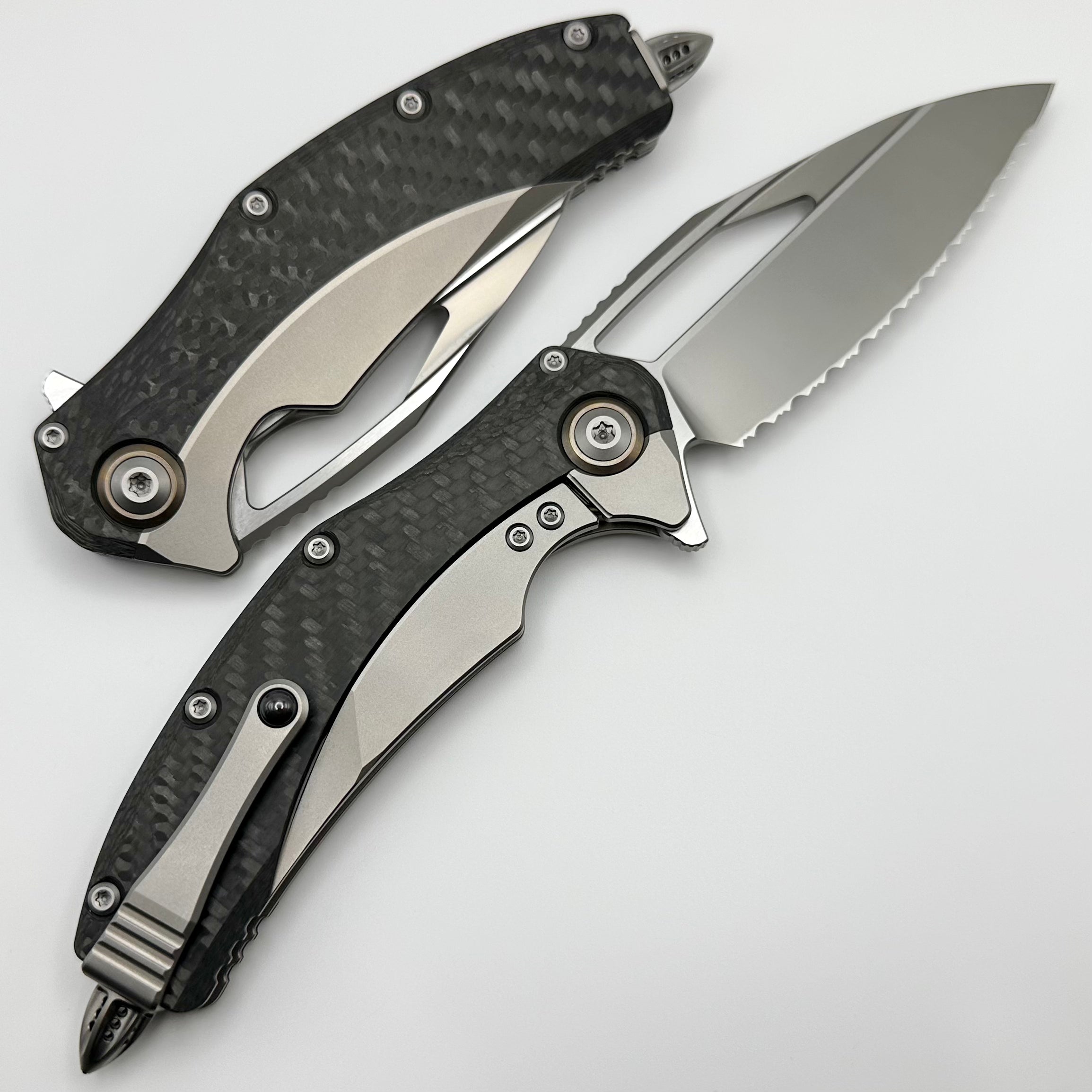 Microtech Matrix Titanium w/ Carbon Fiber Scales & Bronze Ti Pivot Collars w/ Full Serrated Bead Blast M390 165C-9CFTI