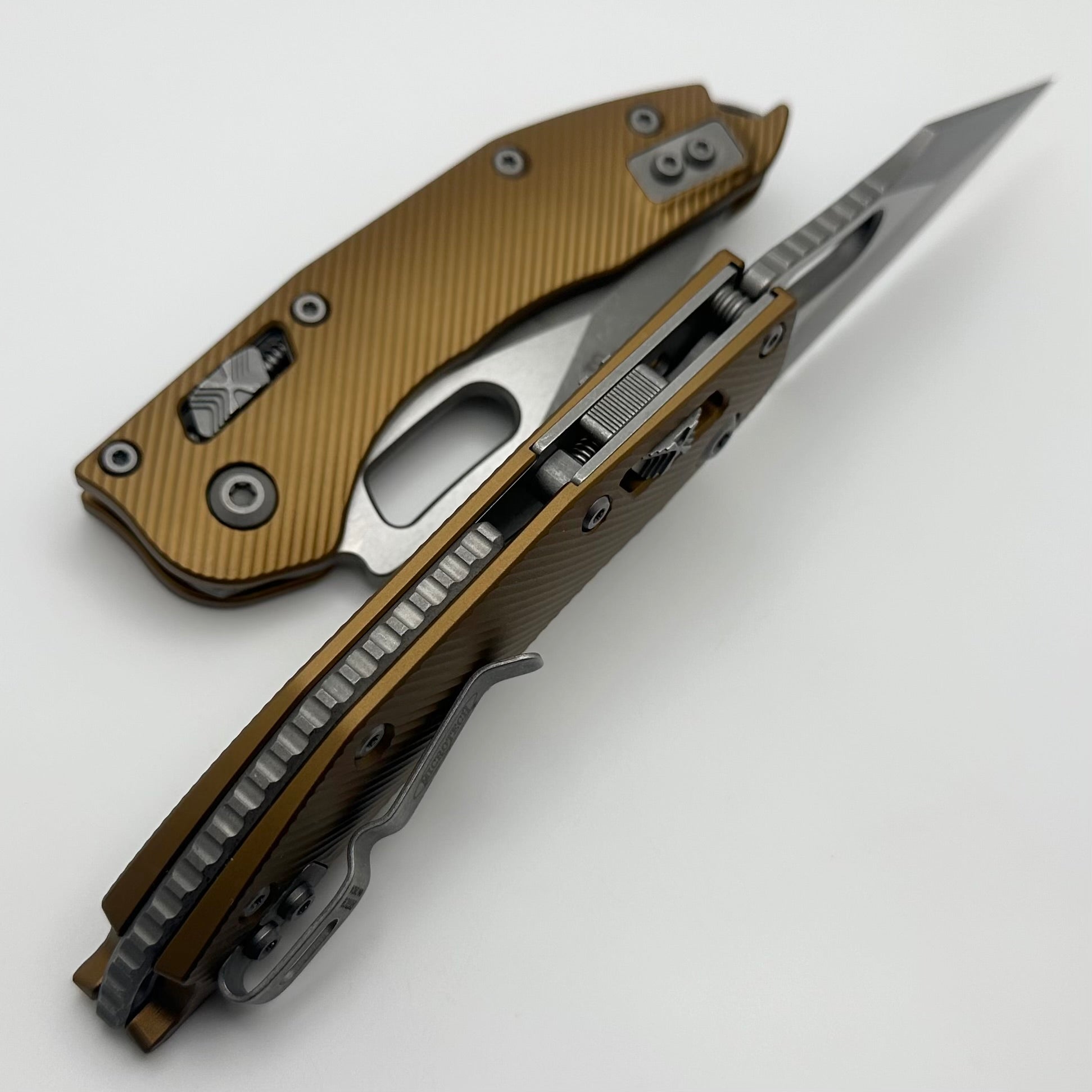 Microtech Knives Manual Stitch RAM LOK Fluted Tan Aluminum & Partial Serrated M390MK Apocalyptic Standard 169RL-11APFLTA