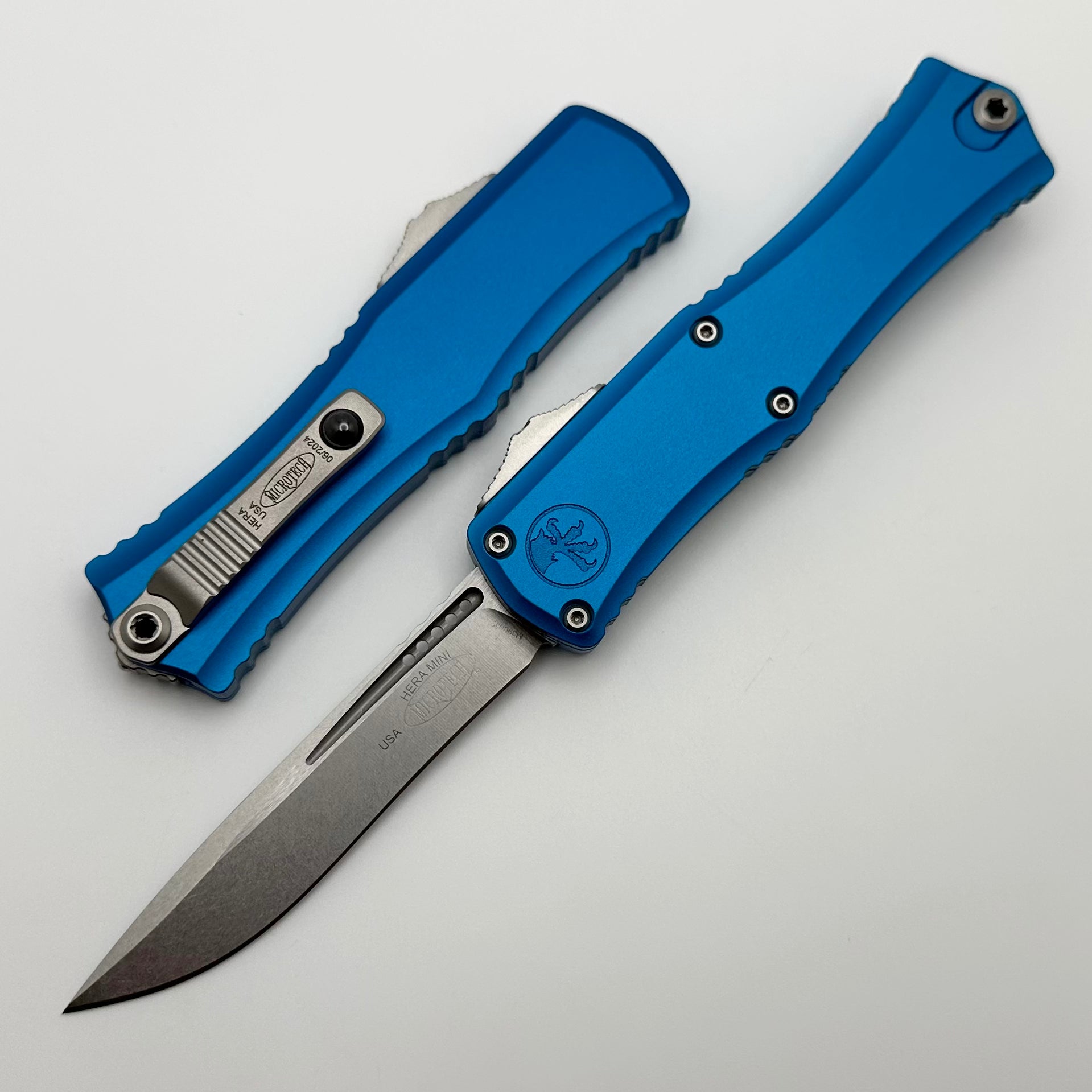 Microtech Knives Mini Hera Stonewash Recurve M390MK w/ Blue Handle 1705M-10BL