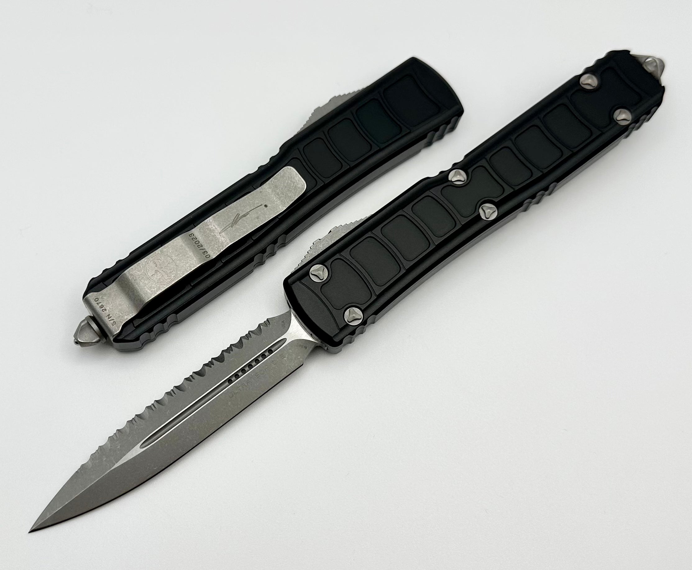 Microtech Ultratech 2 II Stepside D/E Apocalyptic Full Serrated & Black Signature Series 122II-12APS