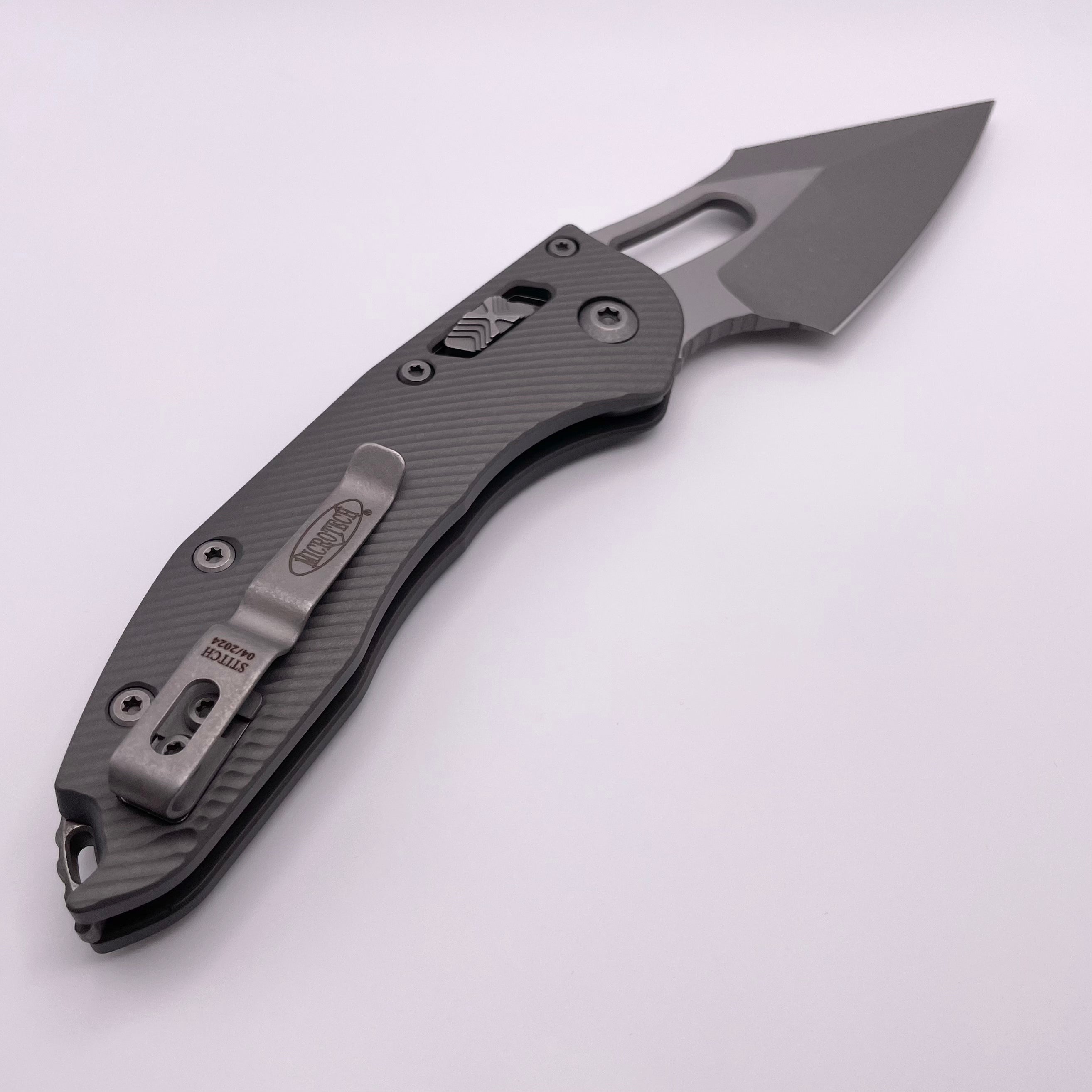 PRE OWNED Microtech Knives Manual Stitch RAM LOK Fluted Apocalyptic Natural Clear M390MK 169RL-10APFLNC