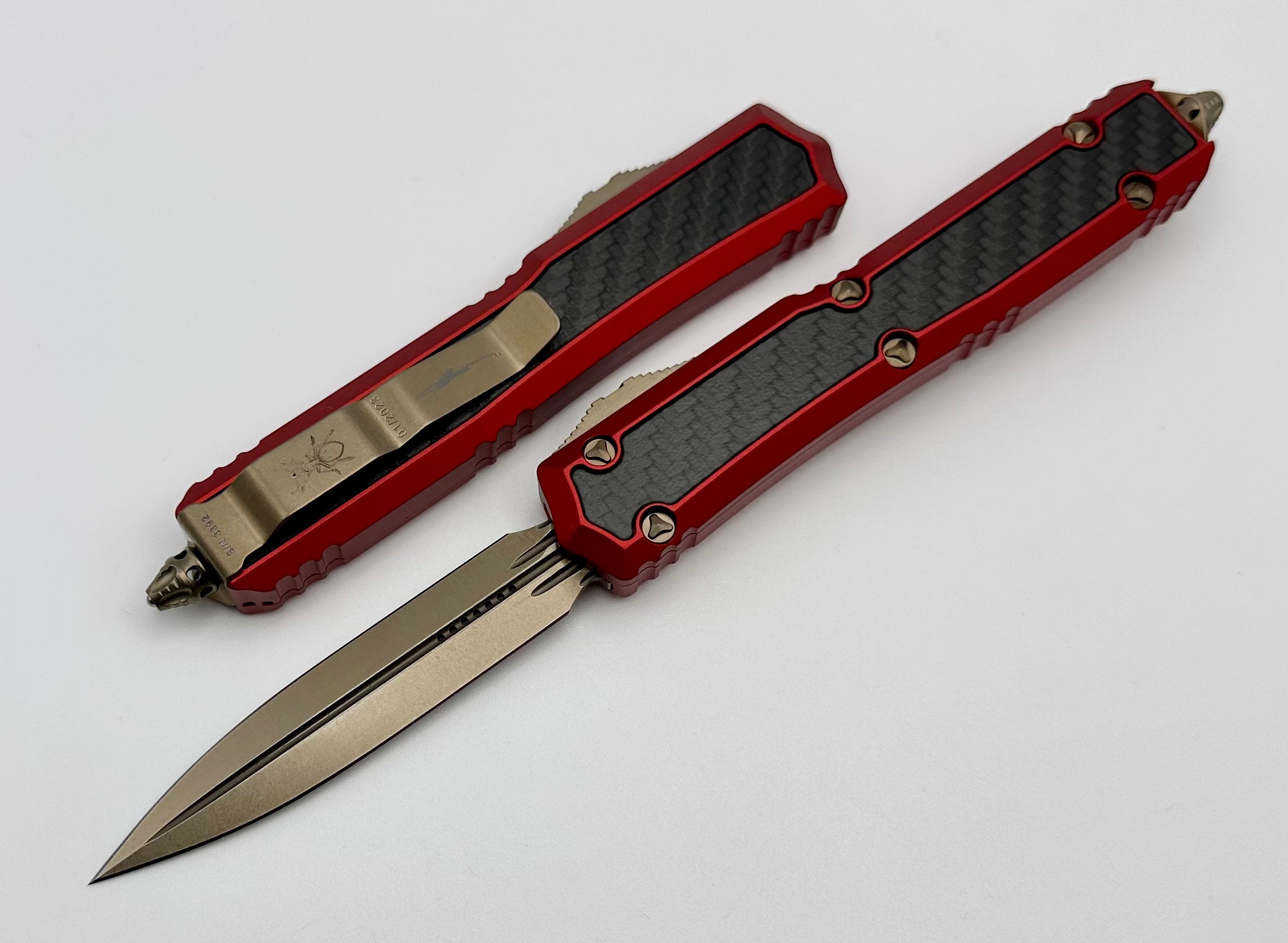 Microtech Makora Bronze Double Edge w/ Carbon Fiber Inlays & Red 206-13RDCFIS