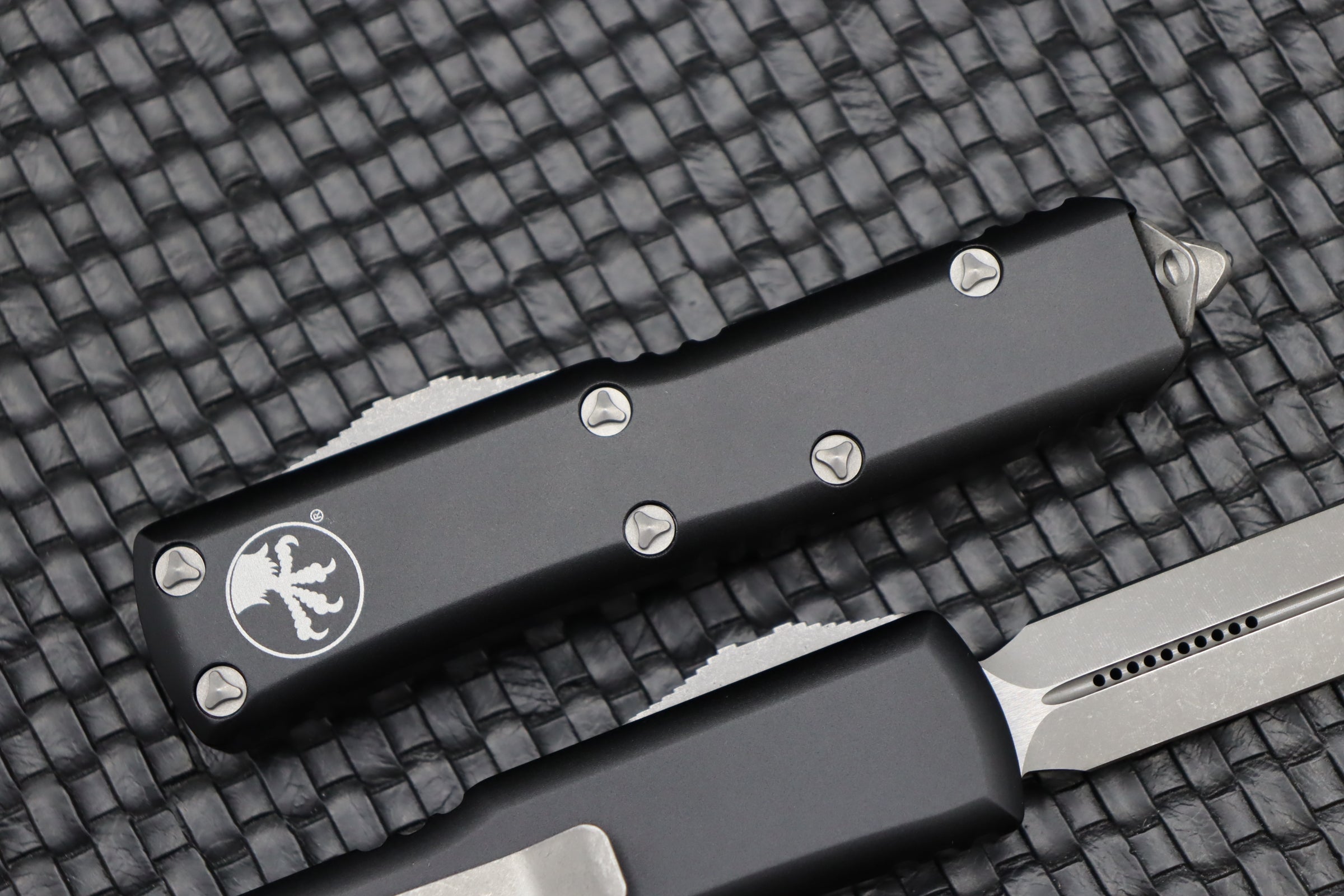 Microtech UTX-85 Spartan Apocalyptic Standard & Black 230-10AP