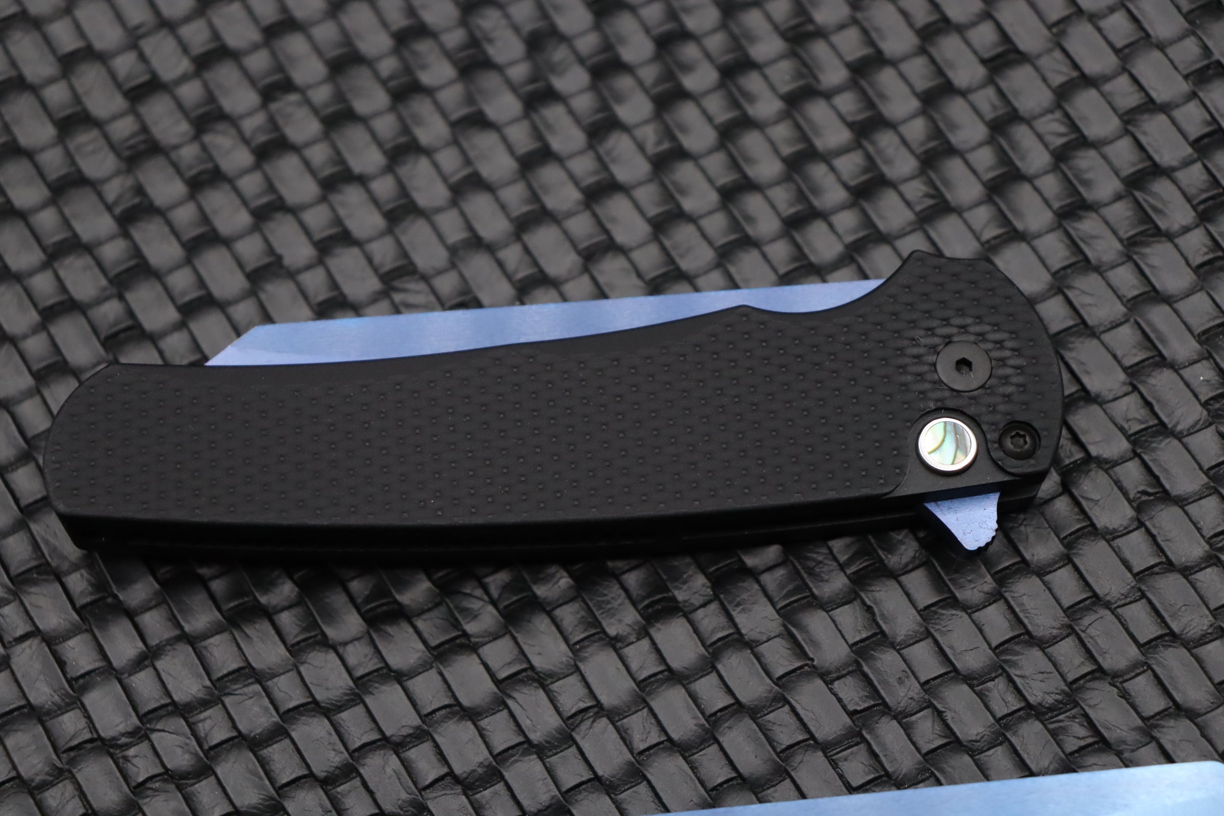 Pro-Tech Malibu NYCKS 2021 Textured Black with Abalone Button & Sapphire Blue S45 Blade 5206-SB