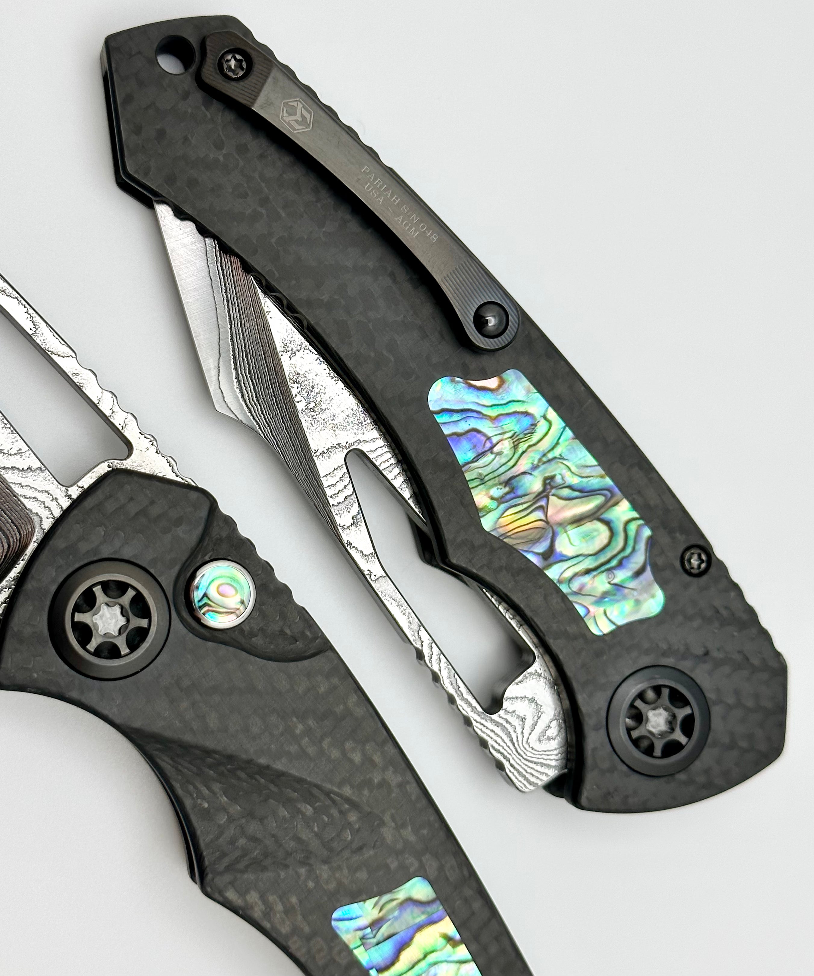 Heretic Knives Pariah Custom M/A Button Lock Carbon Fiber & Abalone Inlay w/ Vegas Forge Wood Grain San Mai Damascus