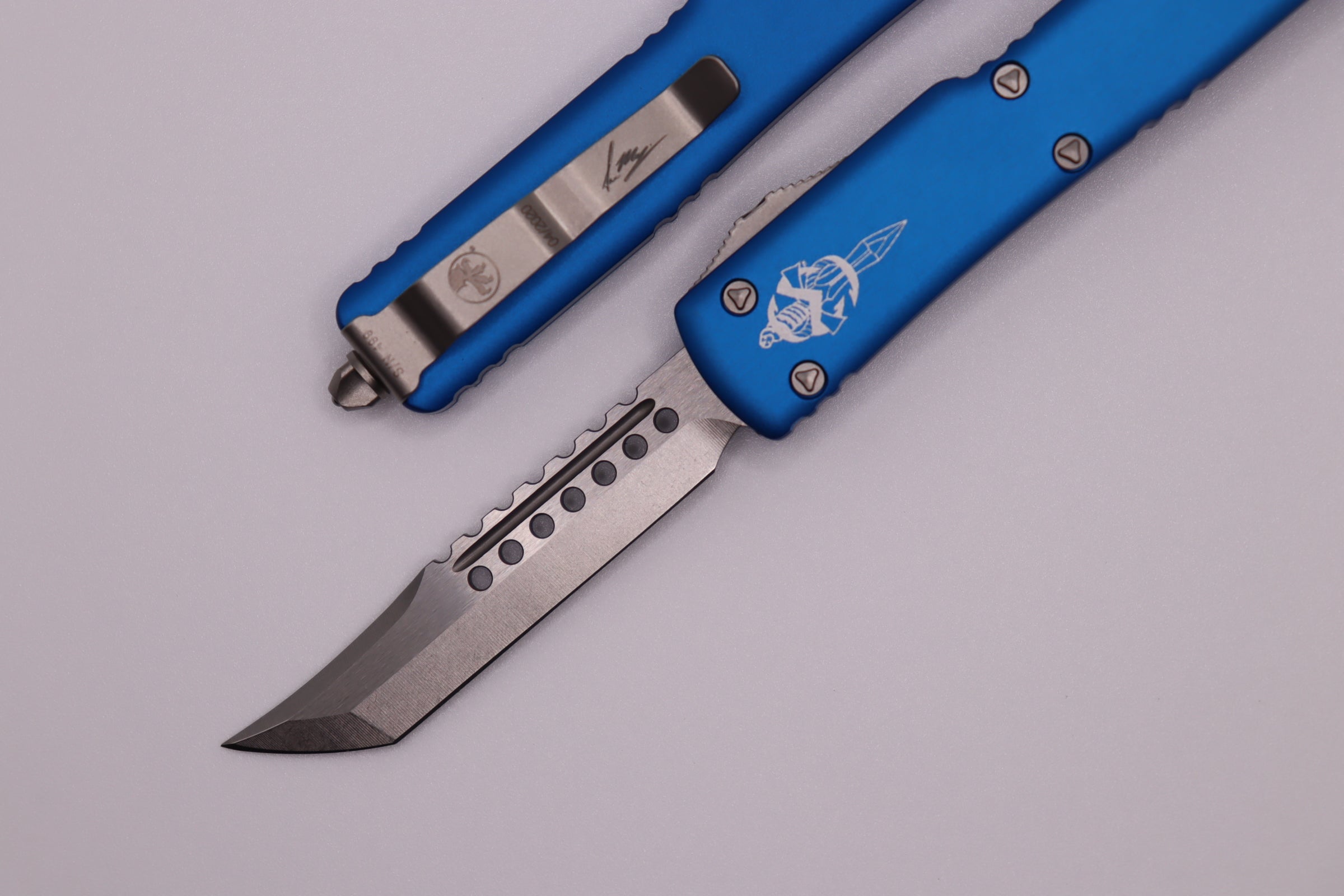 Microtech UTX-70 Hellhound Stonewash Standard & Blue 419-10BLS