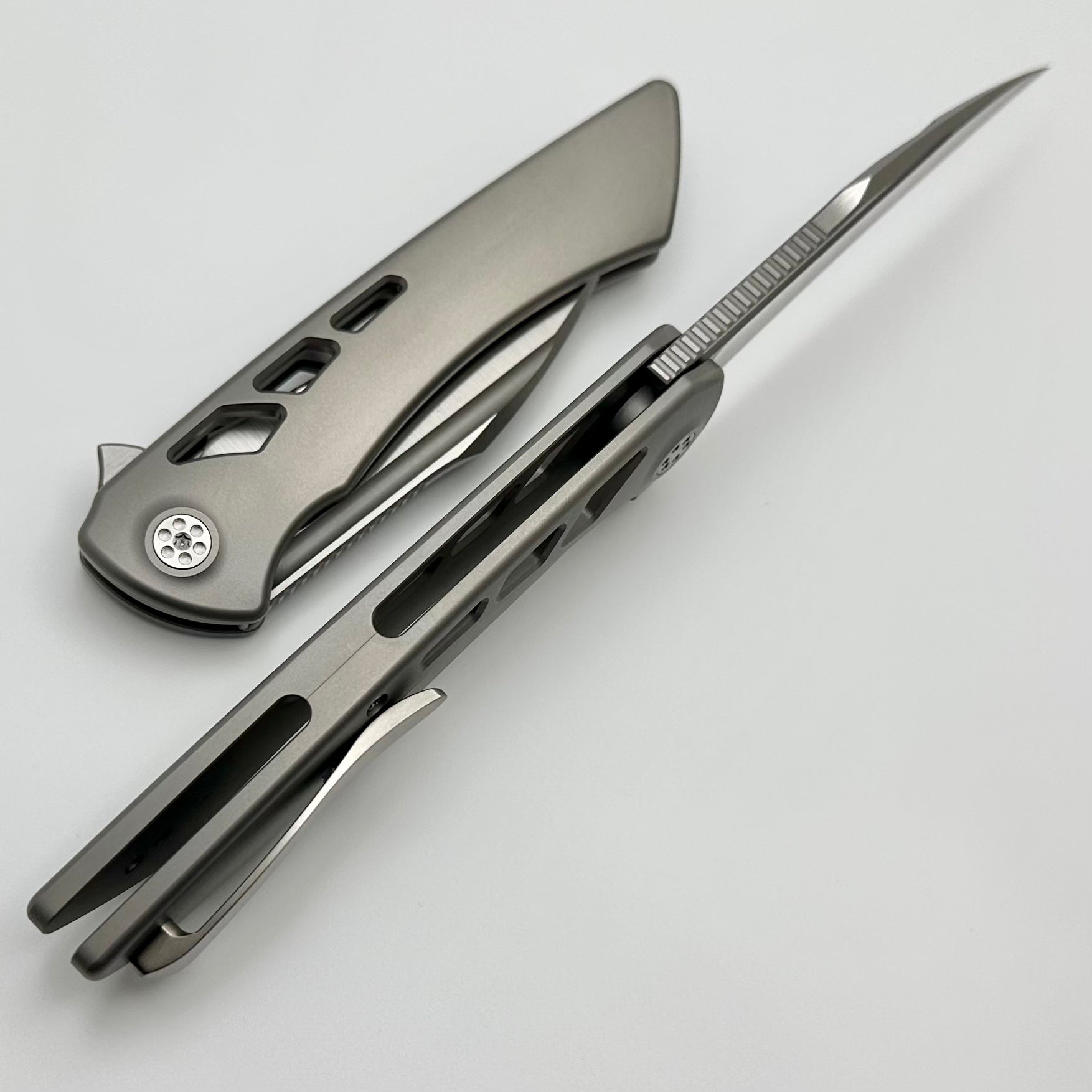 SharpByDesign Derecho Aspirated Titanium & M390 DER-GY-AS