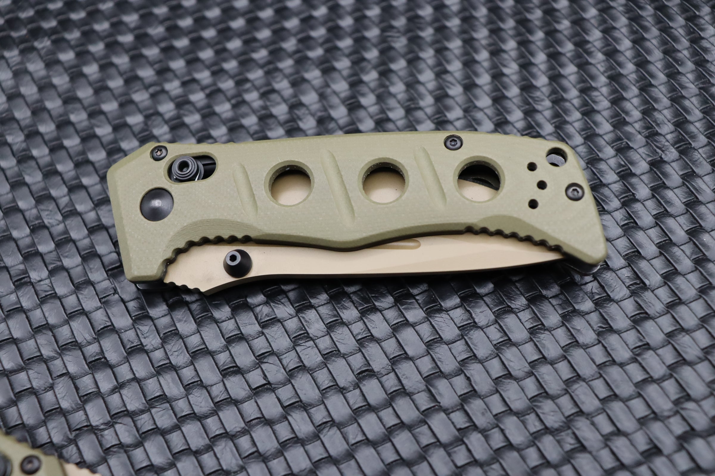 Benchmade Mini Adamas FDE & Cruwear 273FE-2