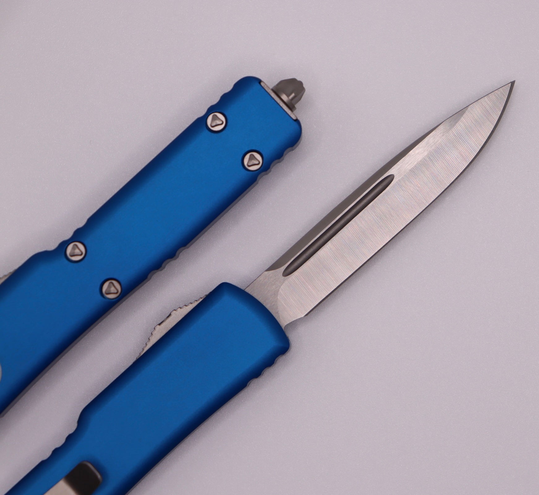 Microtech UTX-70 Single Edge Satin Standard & Blue 148-4BL