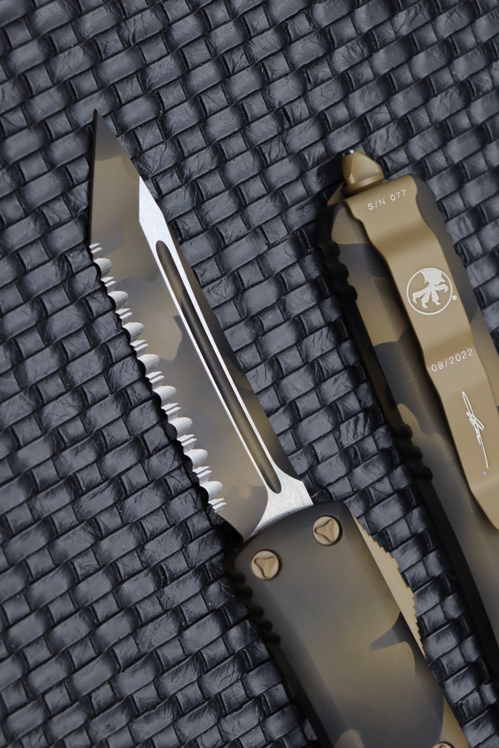 Microtech UTX-85 Tanto T/E Fully Serrated Coyote Camo 233-3CCS