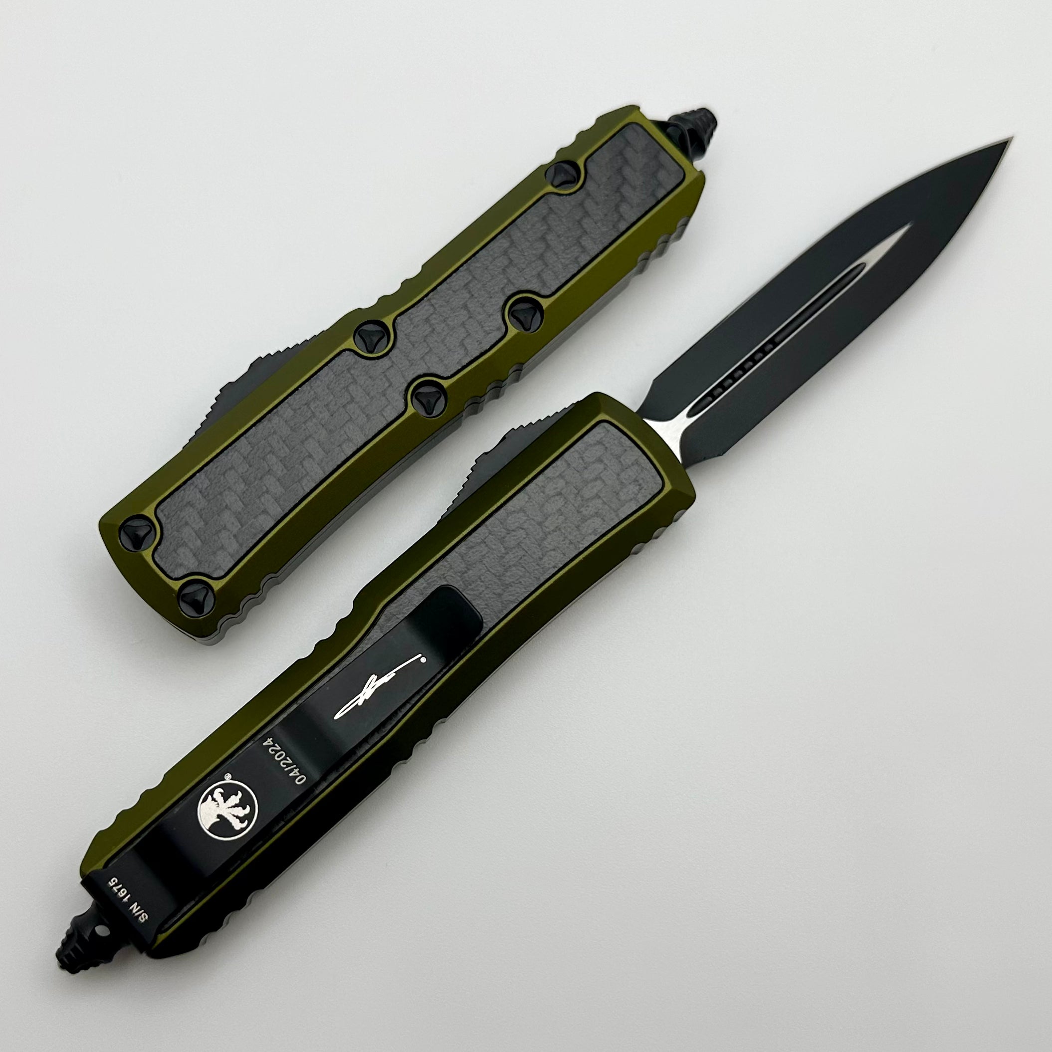 Microtech Daytona D/E OD Green Standard w/ Carbon Fiber Inlays Signature Series 126-1ODCFIS