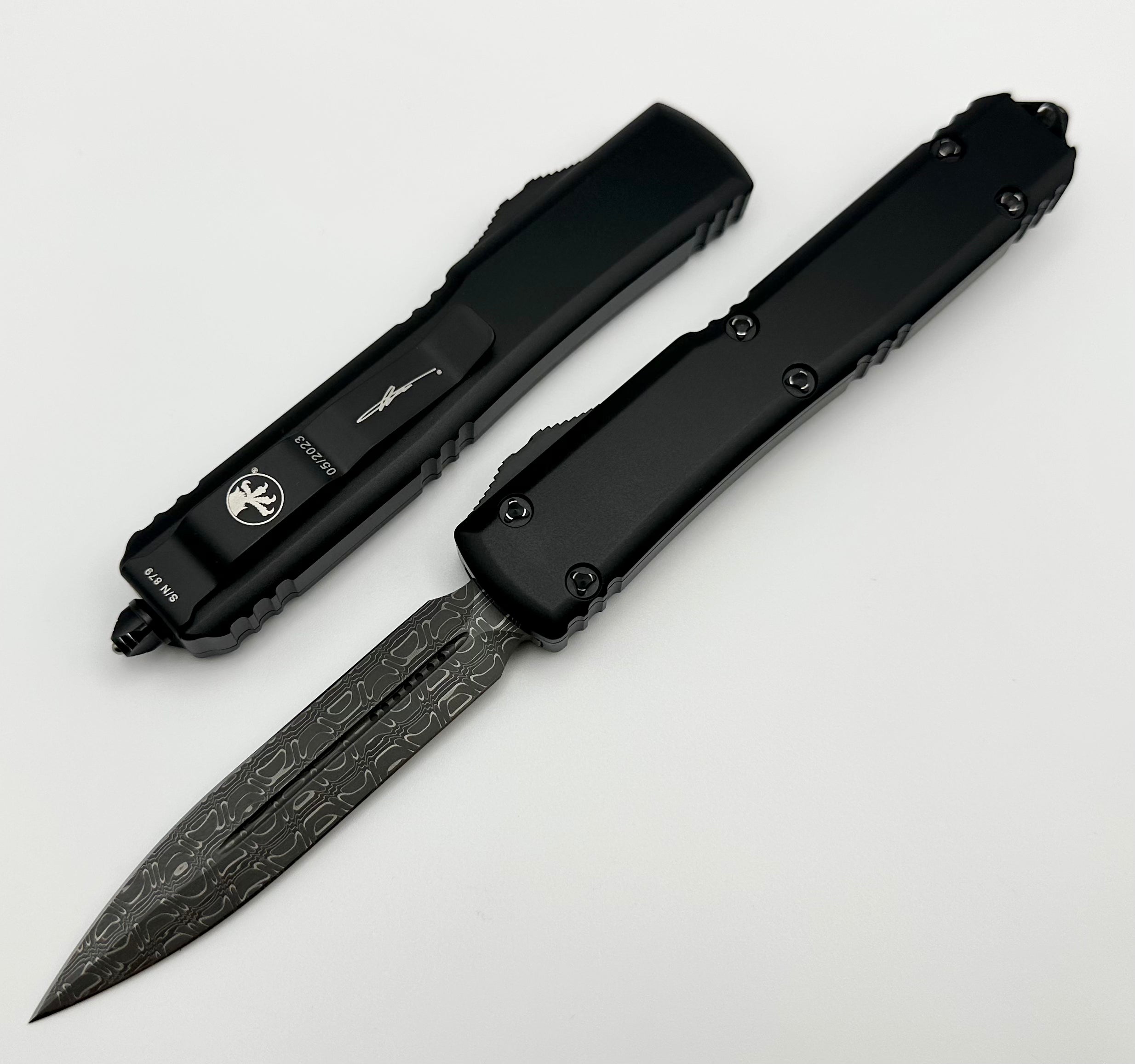 Microtech Ultratech Damascus Double Edge & Black w/ Ringed Hardware Signature Series 122-16S Damascus Pattern #1