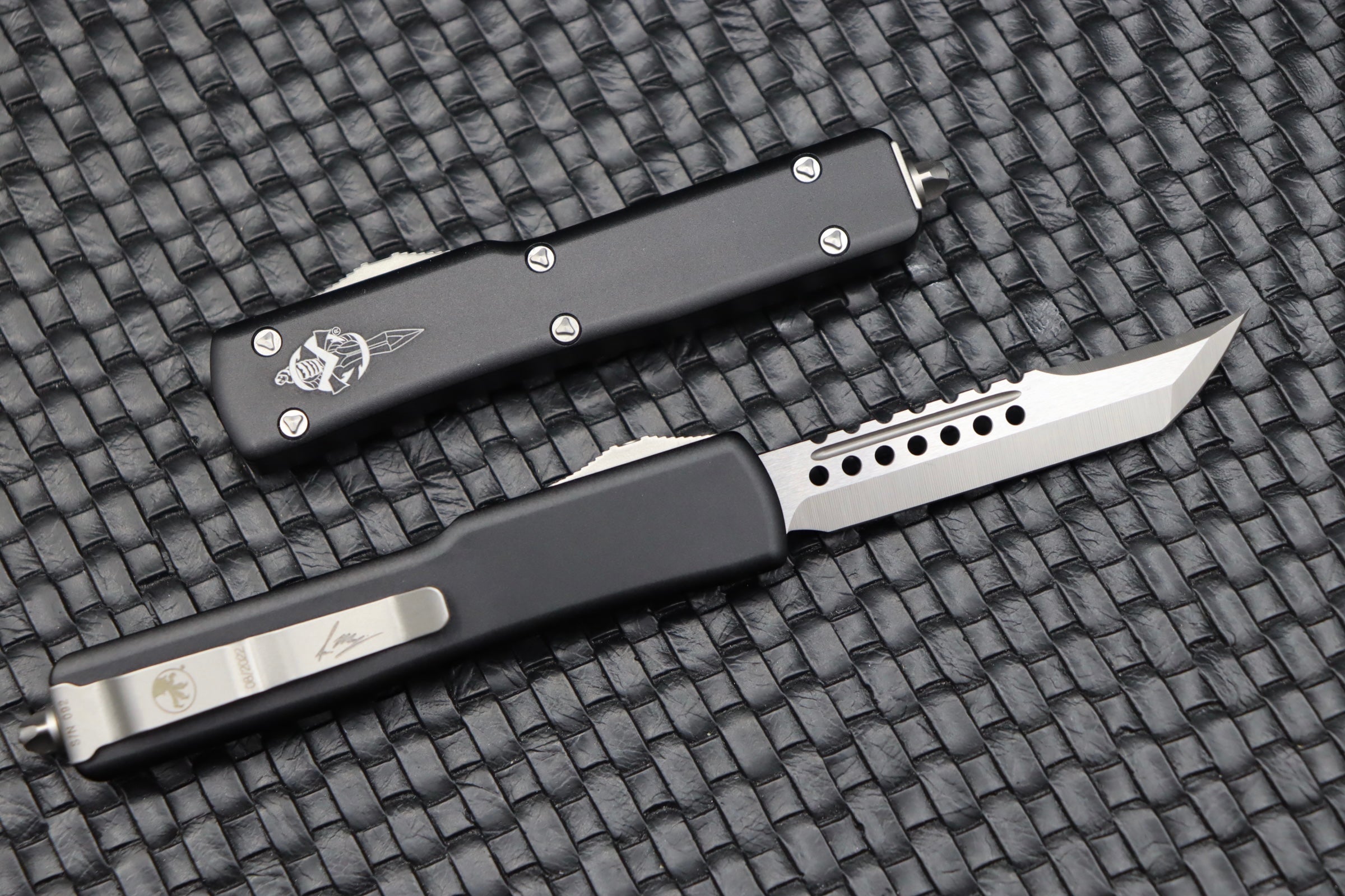 Microtech UTX-70 Hellhound Satin Standard & Black 419-4S