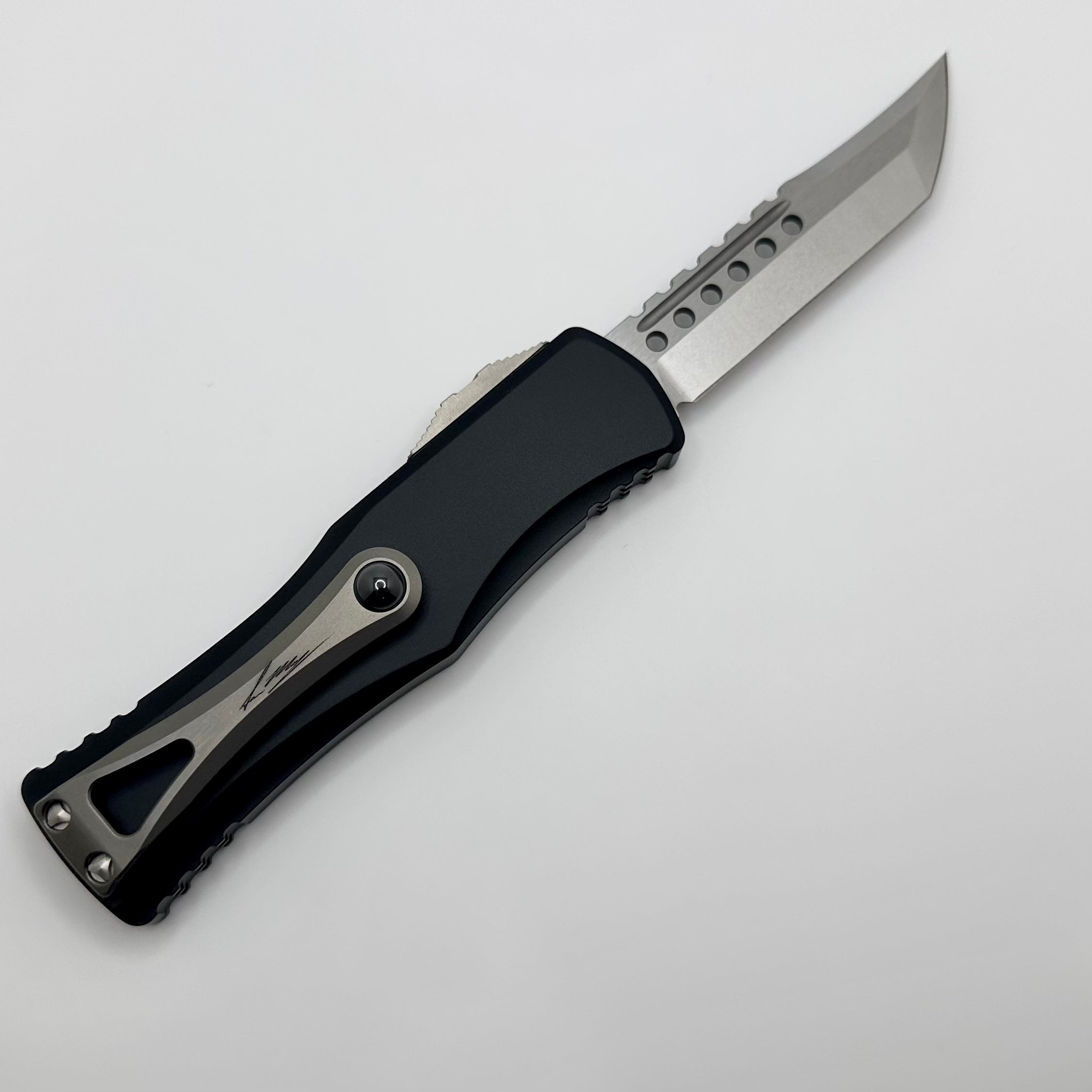 Microtech Hera S/N 002 Hellhound Stonewash & Black Signature Series 919-10S