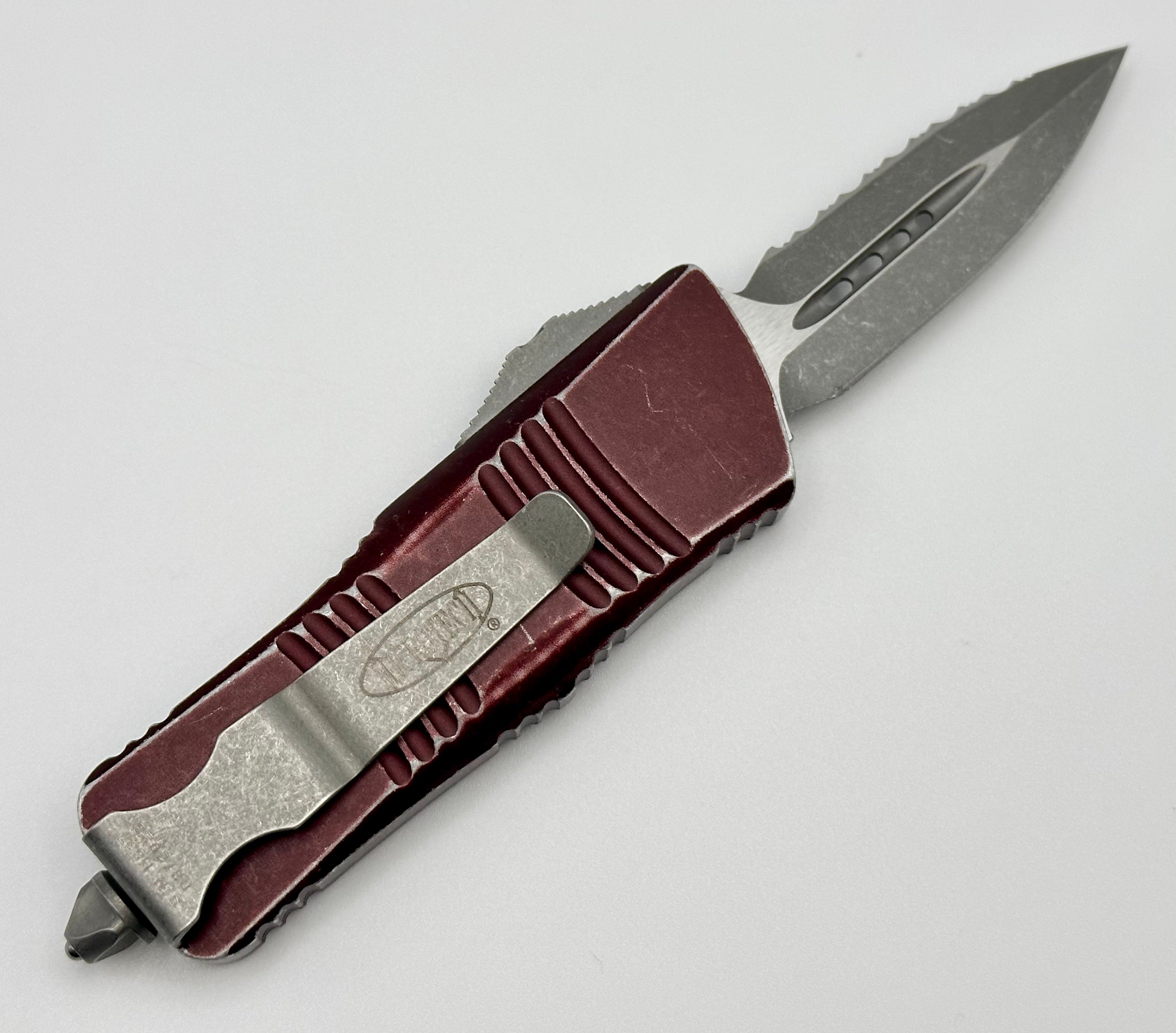 Microtech Troodon Mini Double Edge Apocalyptic Full Serrated & Distressed Merlot 238-12DMR