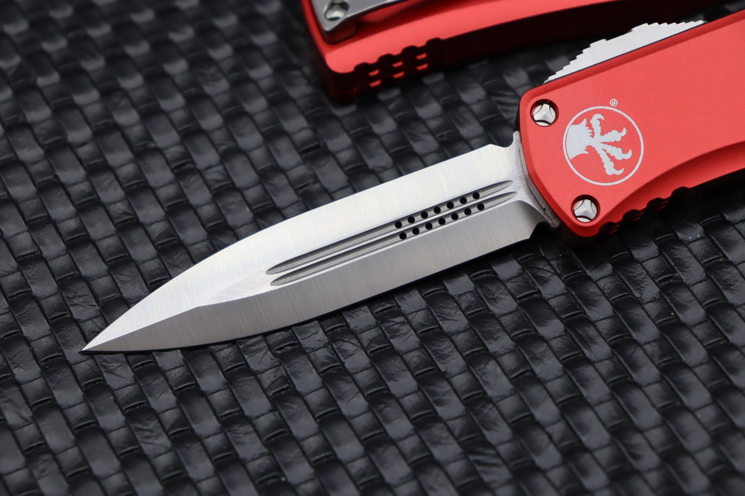 Microtech Hera Double Edge Satin Standard & Red 702-4RD