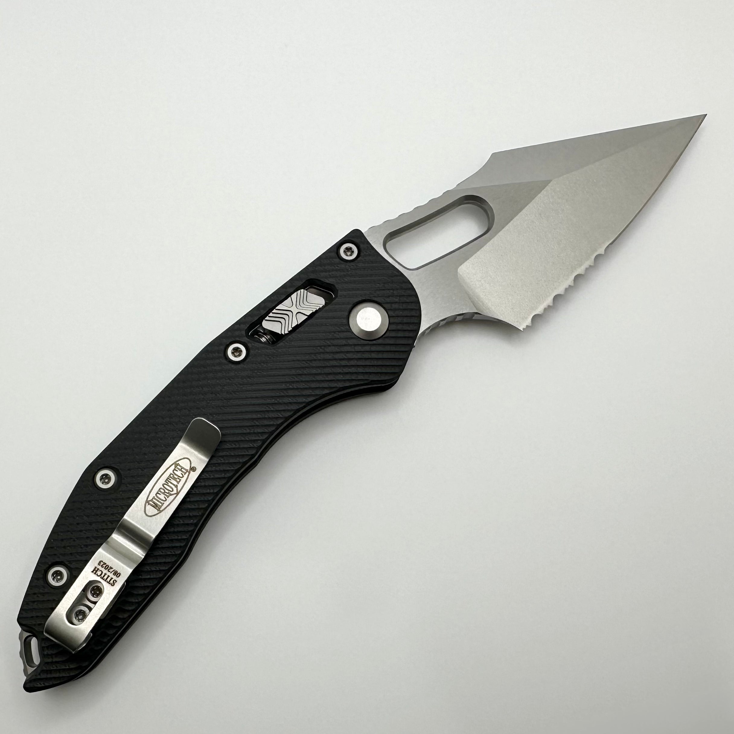 Microtech Knives Manual Stitch RAM LOK Fluted Black G-10 & Partial Serrated M390MK 169RL-11FLGTBK