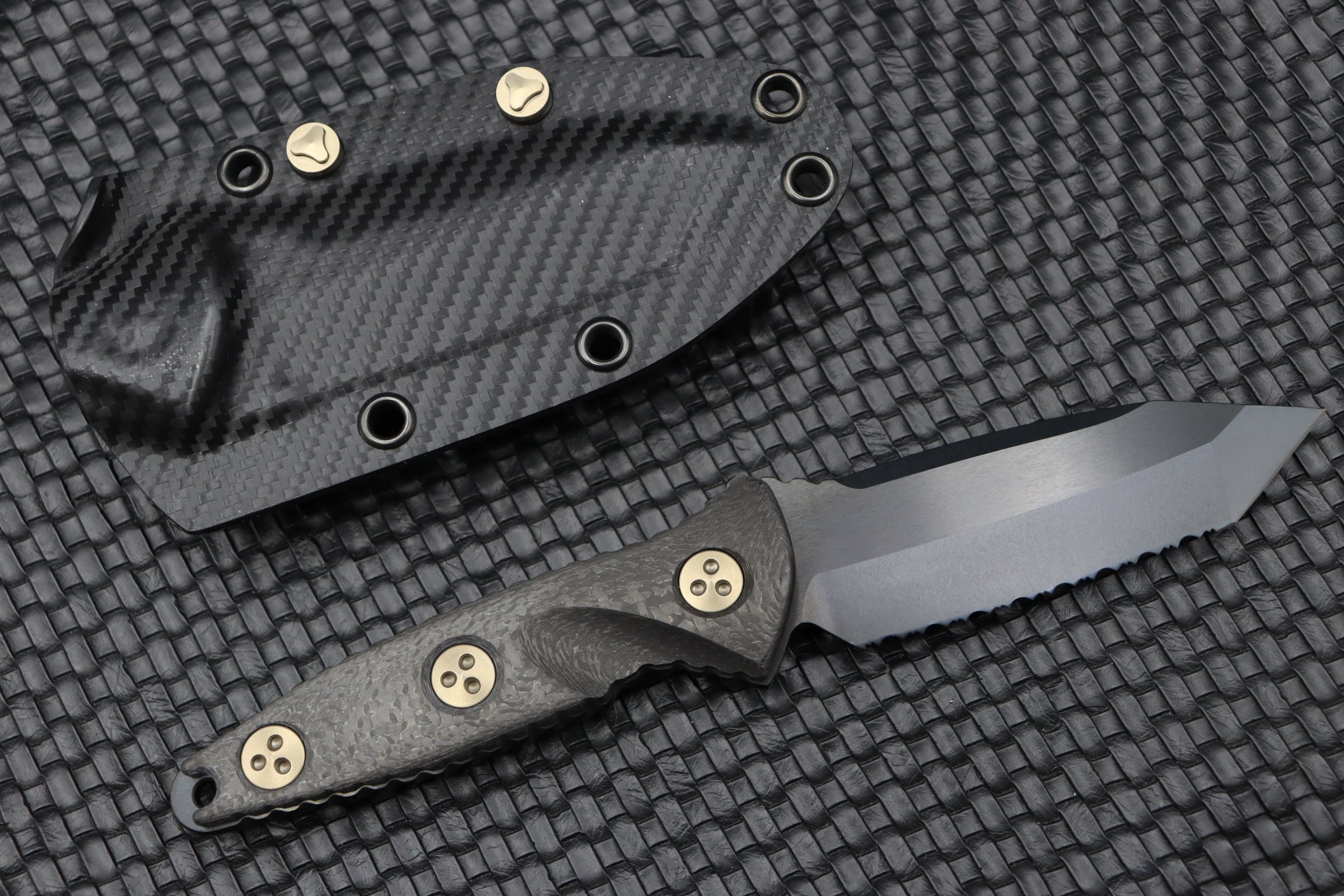 Microtech Socom Alpha Mini Tanto Fully Serrated Black DLC & Carbon Fiber 114M-3DLCCFS