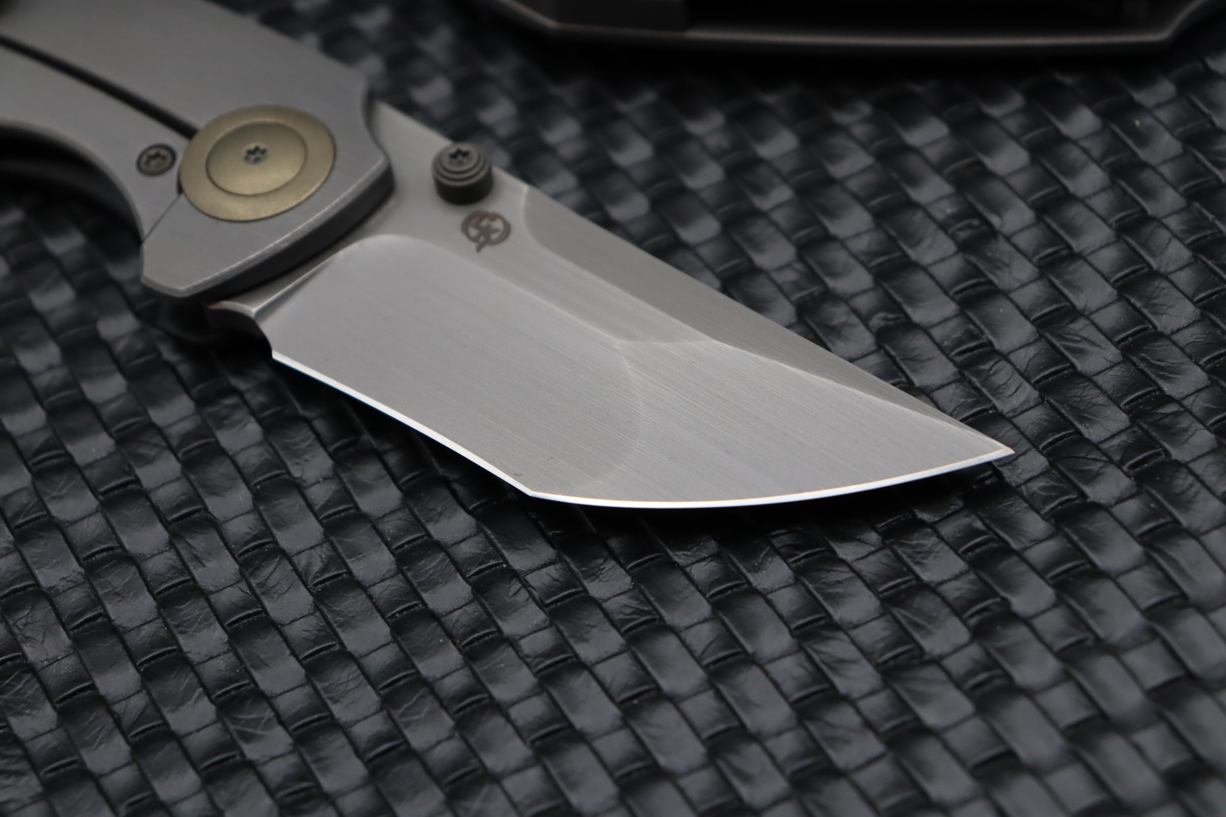 We Knife Co Thug Carbon Fiber & Hand Rubbed 20CV 2103C