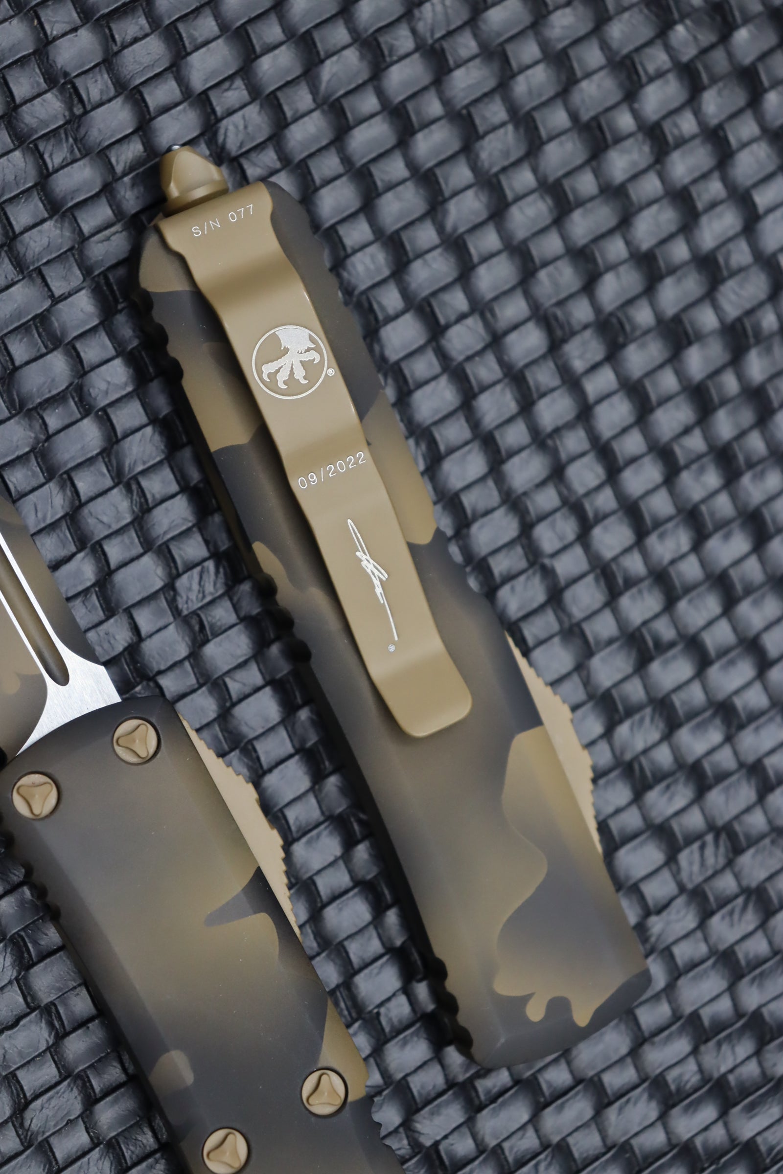 Microtech UTX-85 Tanto T/E Fully Serrated Coyote Camo 233-3CCS