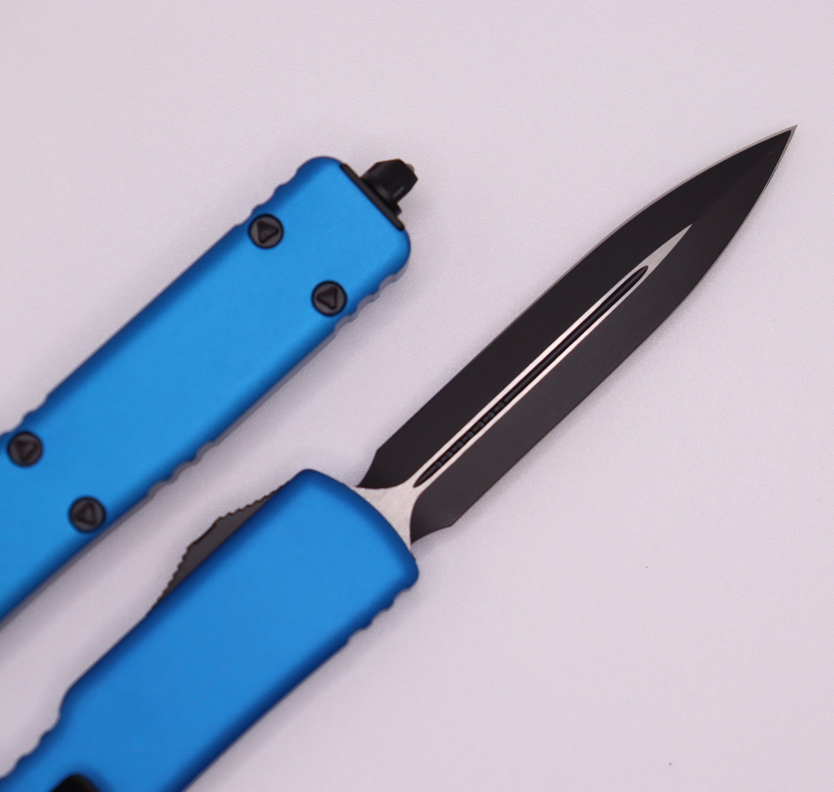 Microtech UTX-70 Double Edge Black Standard & Blue 147-1BL