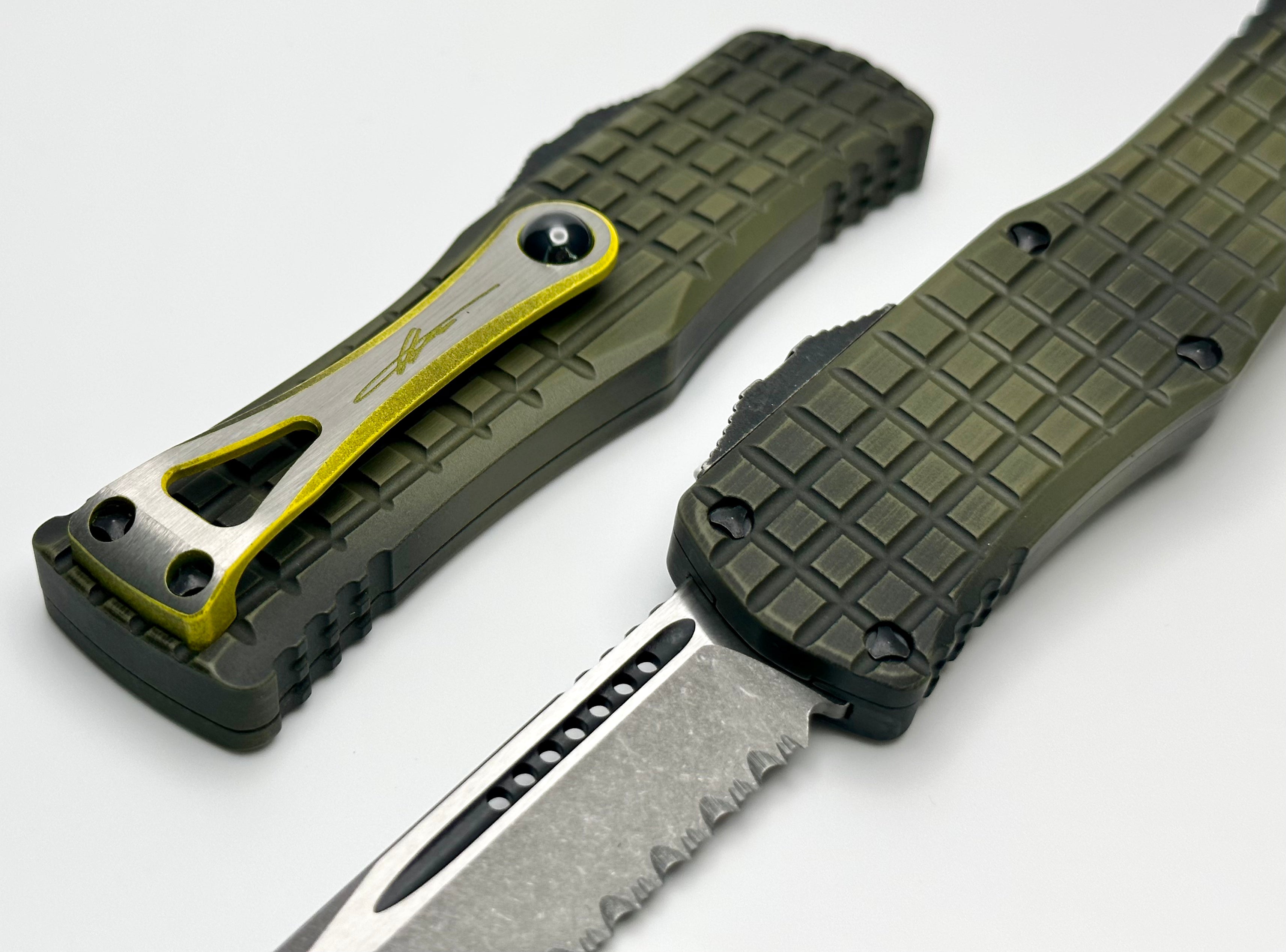 Microtech Hera Frag Grenade Green Apocalyptic Single Edge Full Serrated 703-12APFRGS