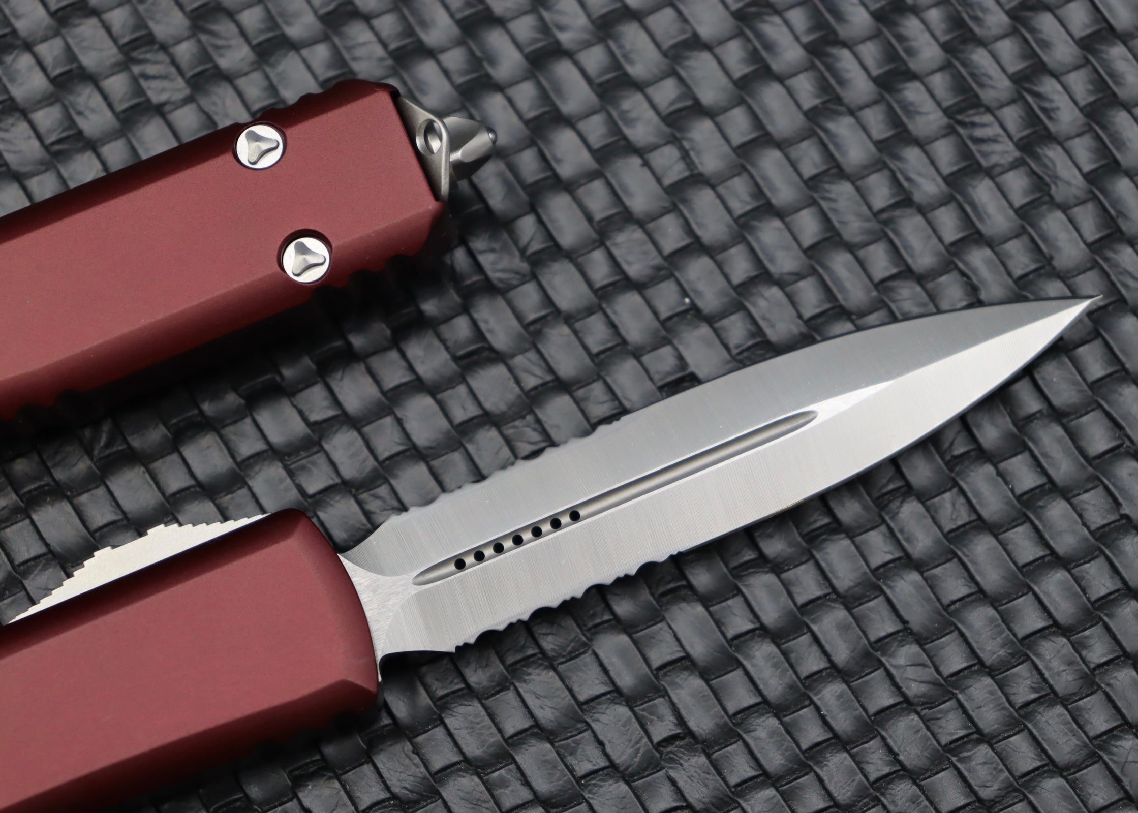 Microtech Ultratech Double Edge Satin Partial Serrated & Merlot 122-5MR