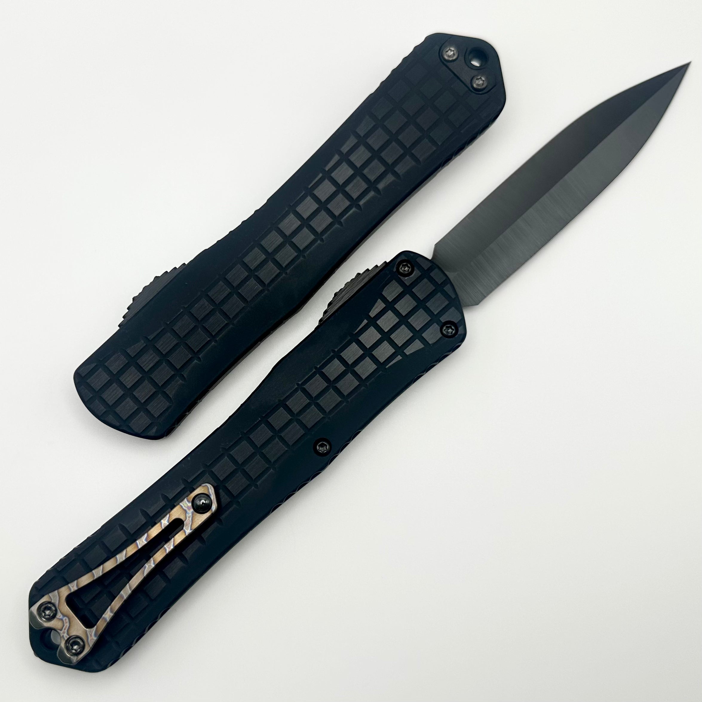 Heretic Knives Manticore X Black Frag Handle & Hand Ground DLC D/E MagnaCut w/ Flamed Clip