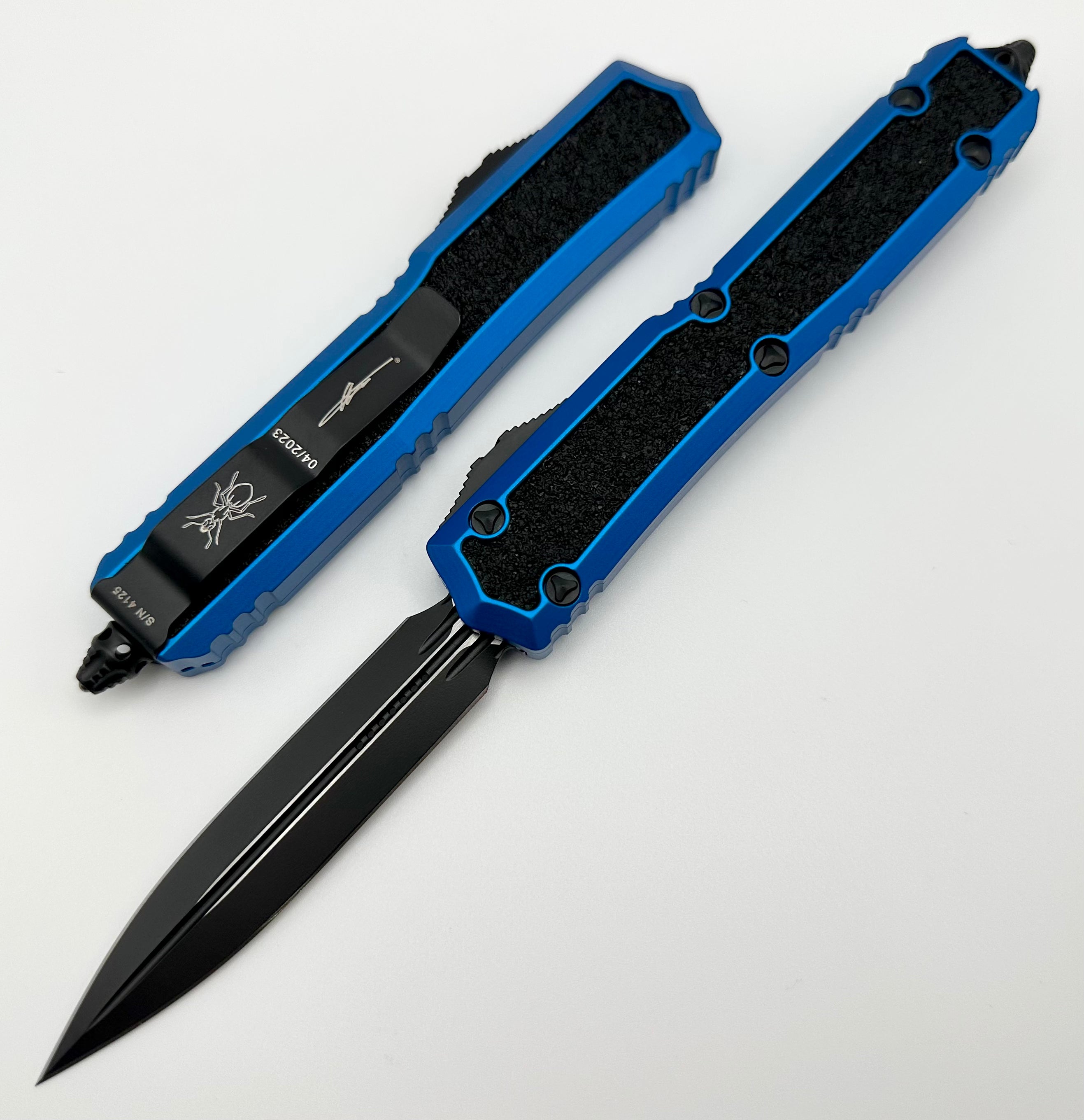 Microtech Makora Blue & Black Double Edge Signature Series 206-1BLS