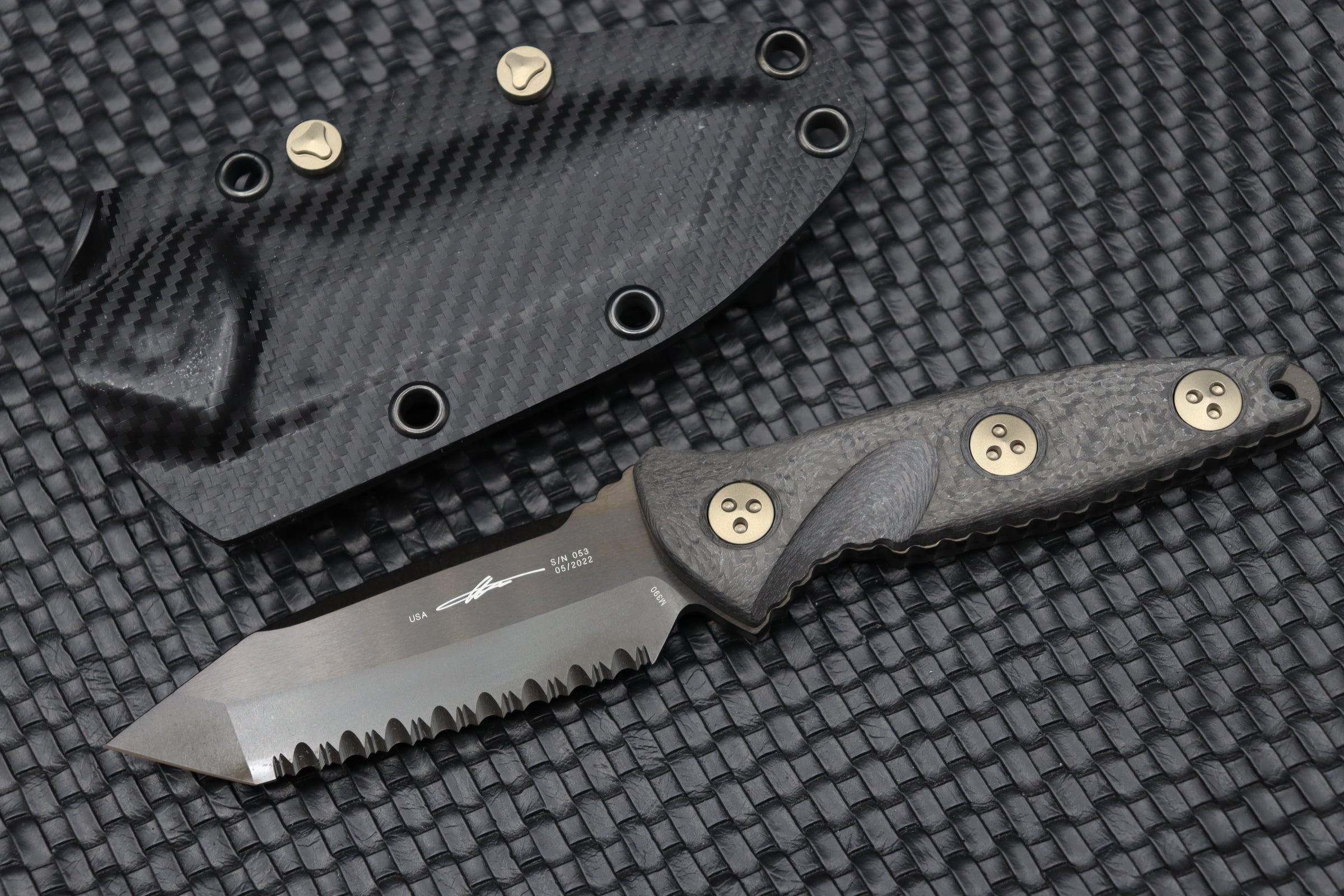 Microtech Socom Alpha Mini Tanto Fully Serrated Black DLC & Carbon Fiber 114M-3DLCCFS