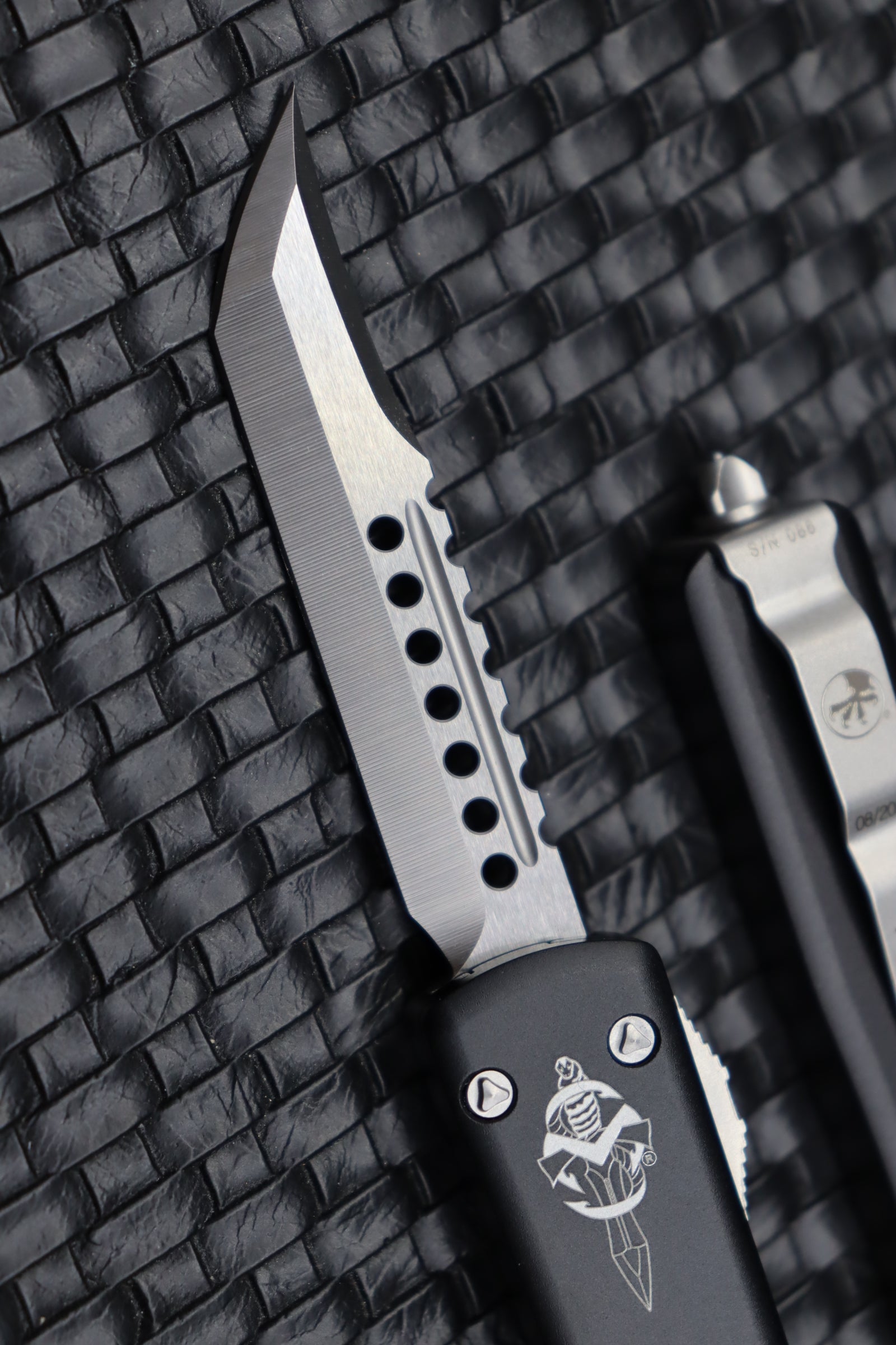 Microtech UTX-70 Hellhound Satin Standard & Black 419-4S