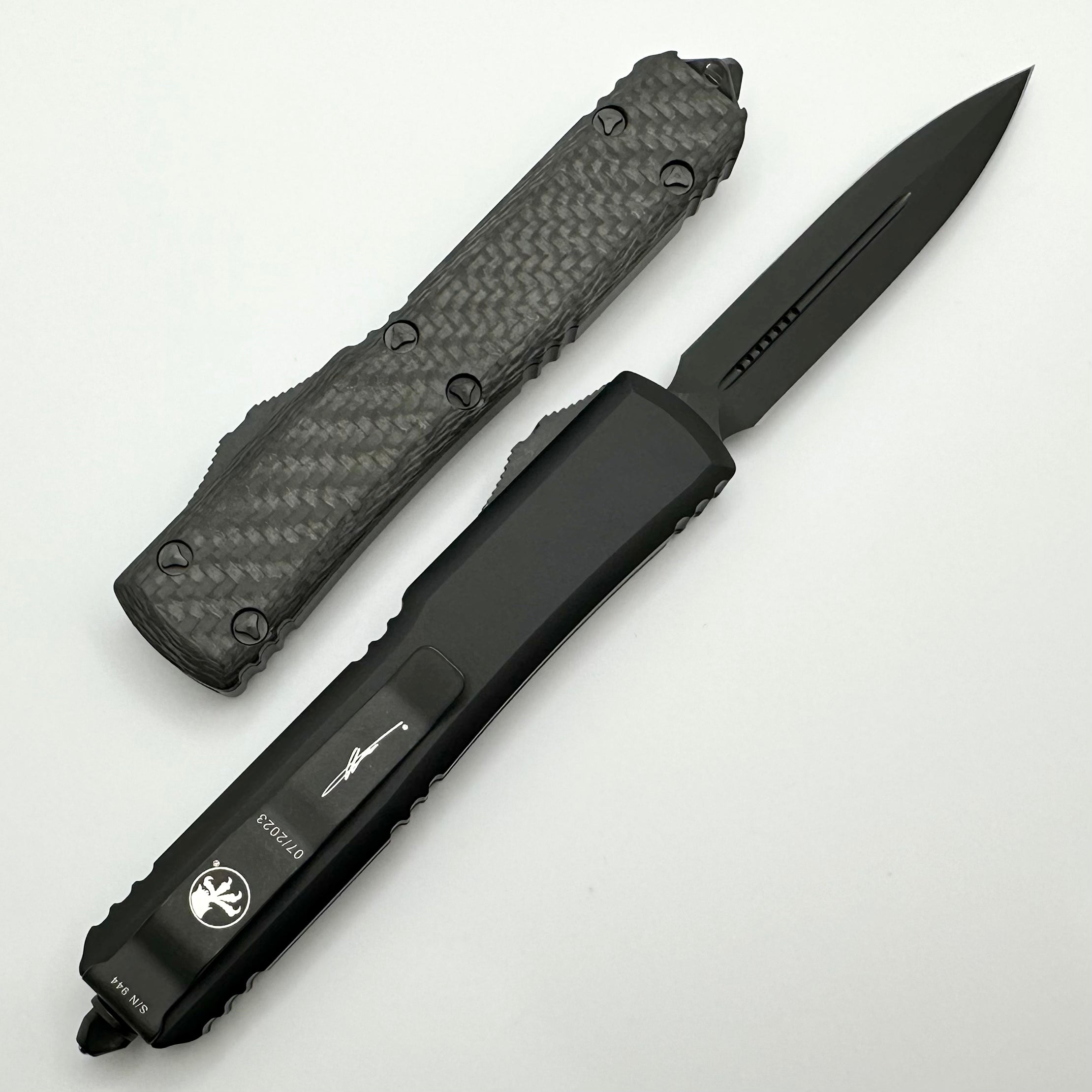 Microtech Ultratech Double Edge DLC Standard w/ Carbon Fiber Top Signature Series 122-1DLCTCFS